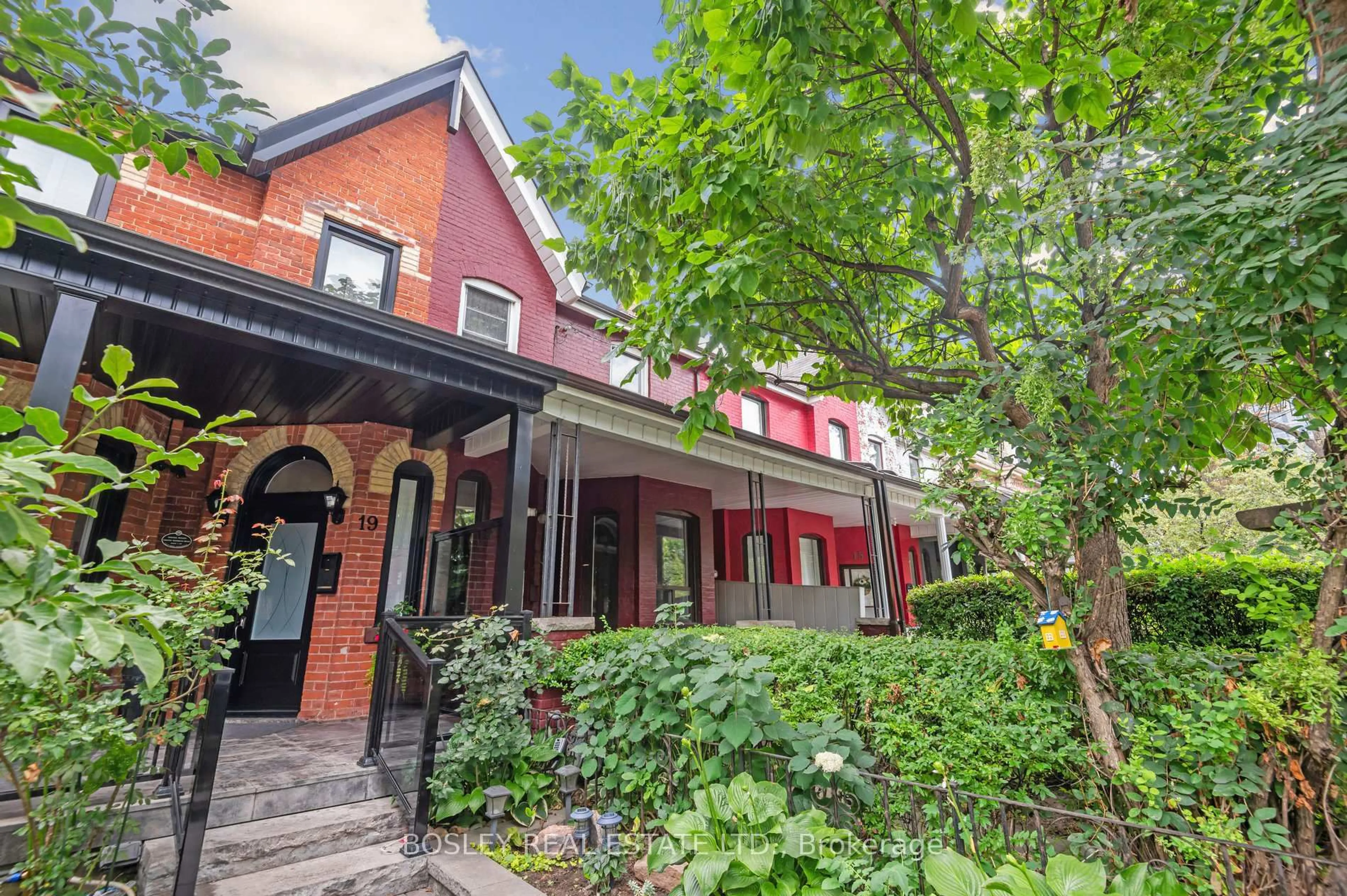Patio, street for 17 Beaconsfield Ave, Toronto Ontario M6J 3J1