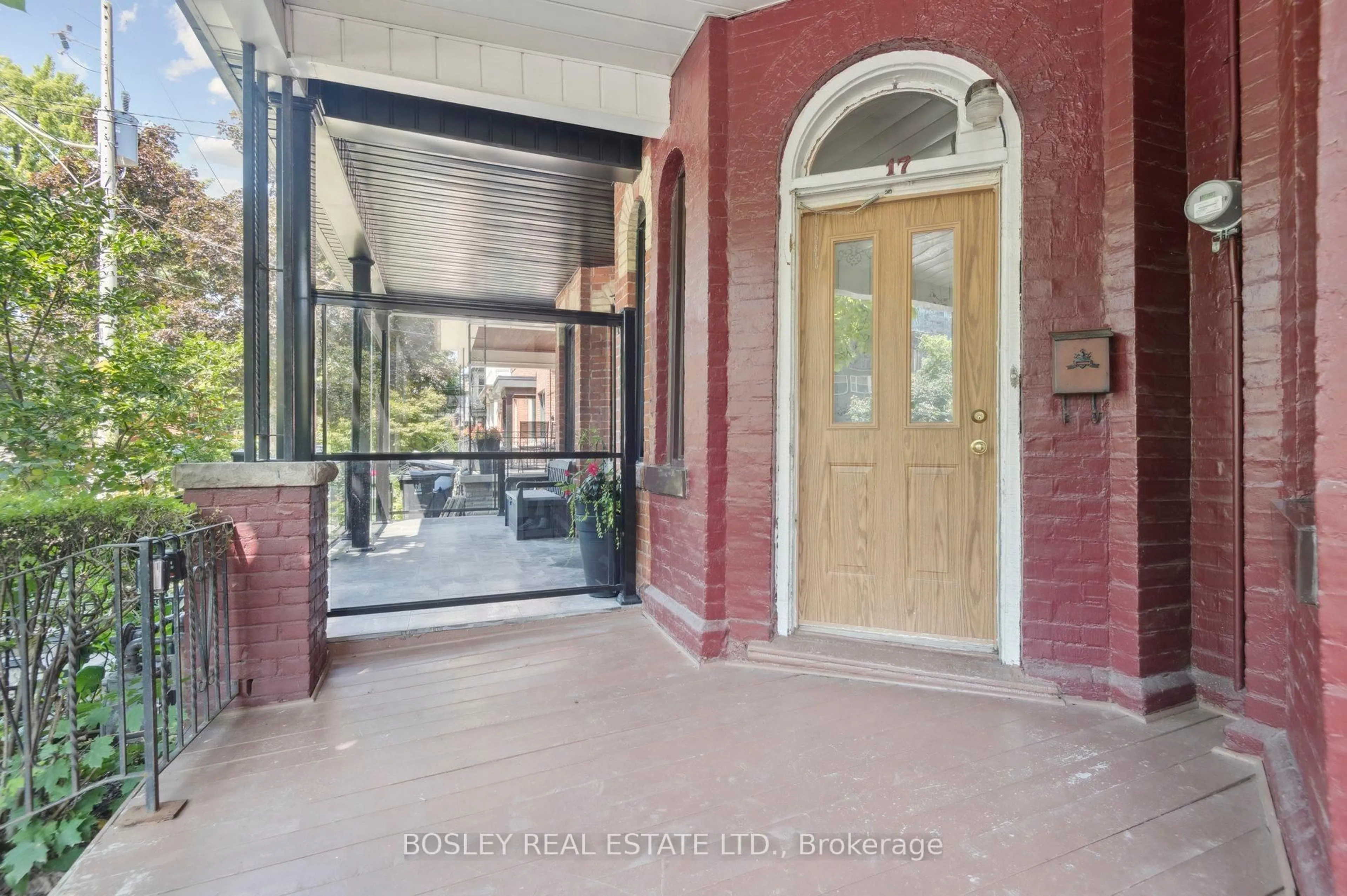 Indoor foyer for 17 Beaconsfield Ave, Toronto Ontario M6J 3J1