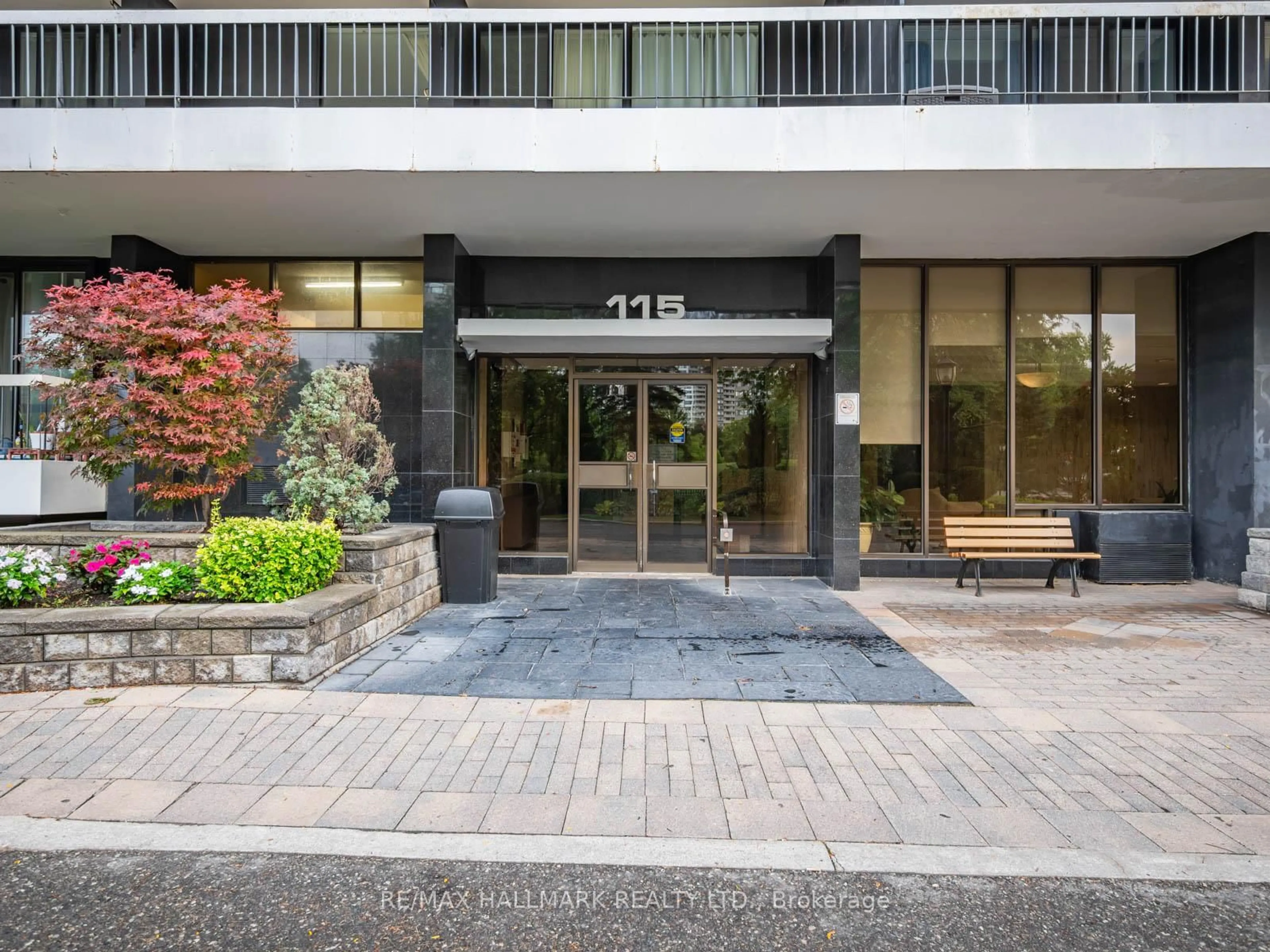 Indoor foyer for 115 Antibes Dr #206, Toronto Ontario M2R 2Y9