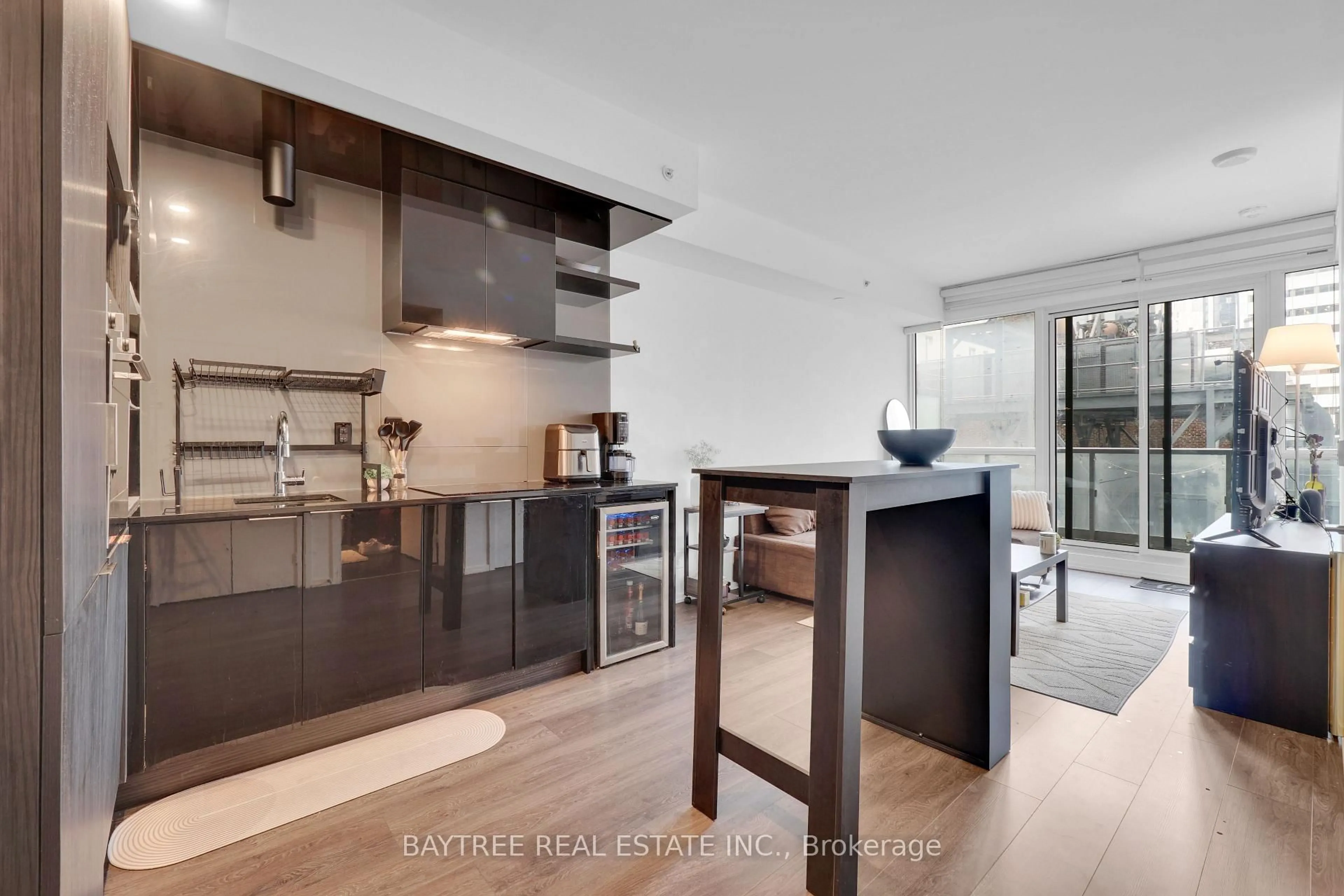 Contemporary kitchen, unknown for 70 Temperance St #2610, Toronto Ontario M5H 0B1