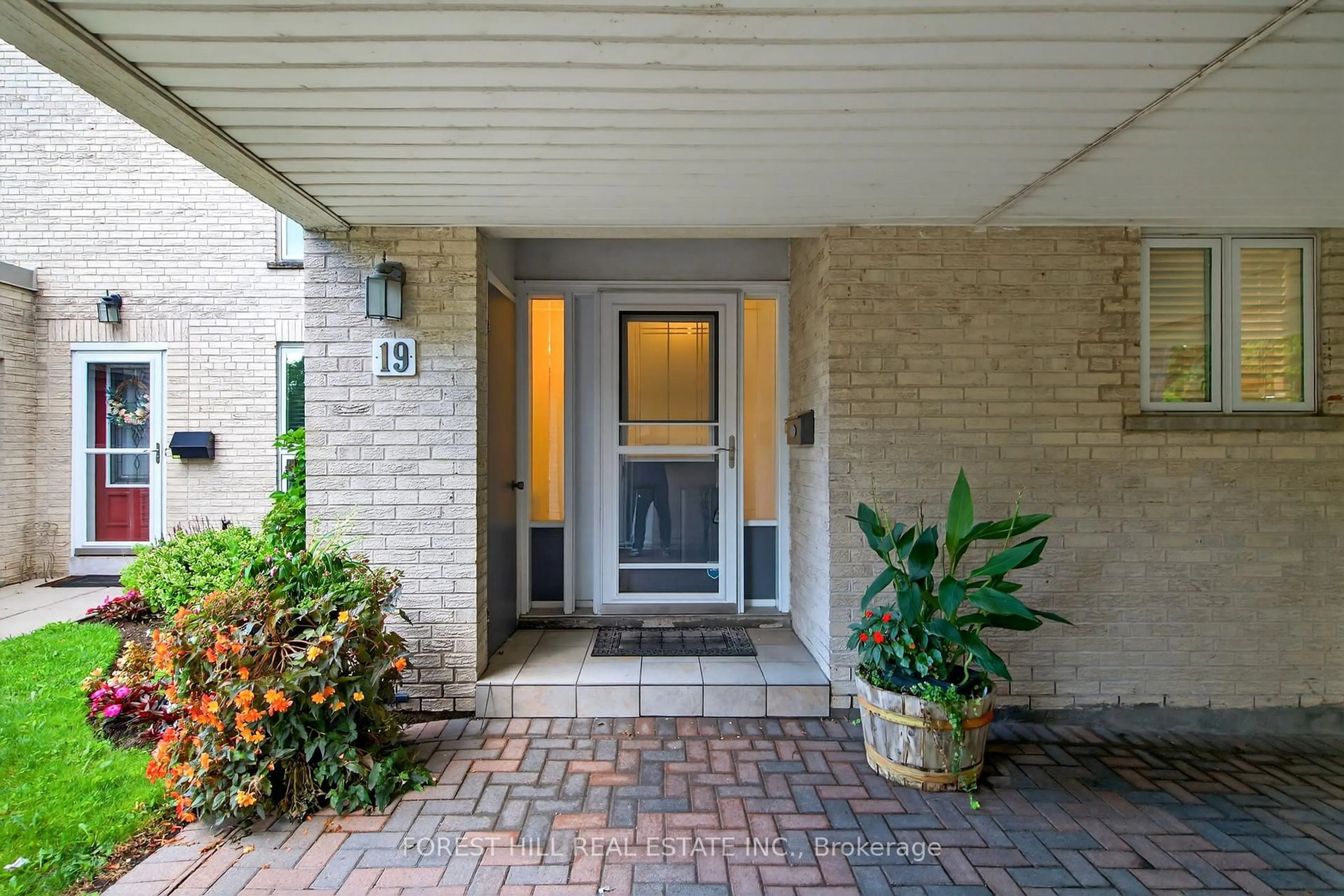 Indoor entryway for 19 Snowshoe Mill Way #187, Toronto Ontario M2L 1T4