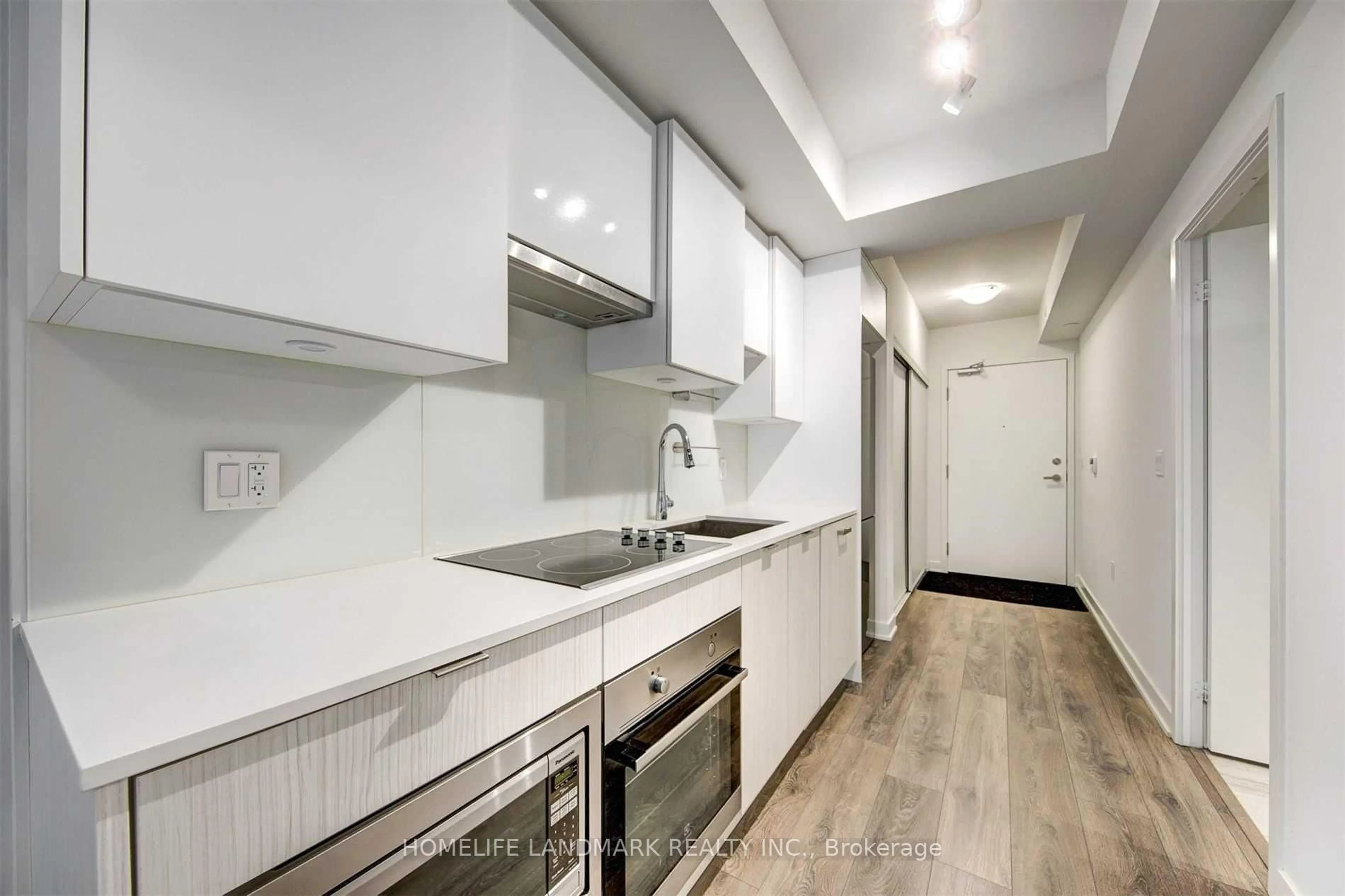 Standard kitchen, ceramic/tile floor for 99 Broadway Ave #1612, Toronto Ontario M4P 0E3