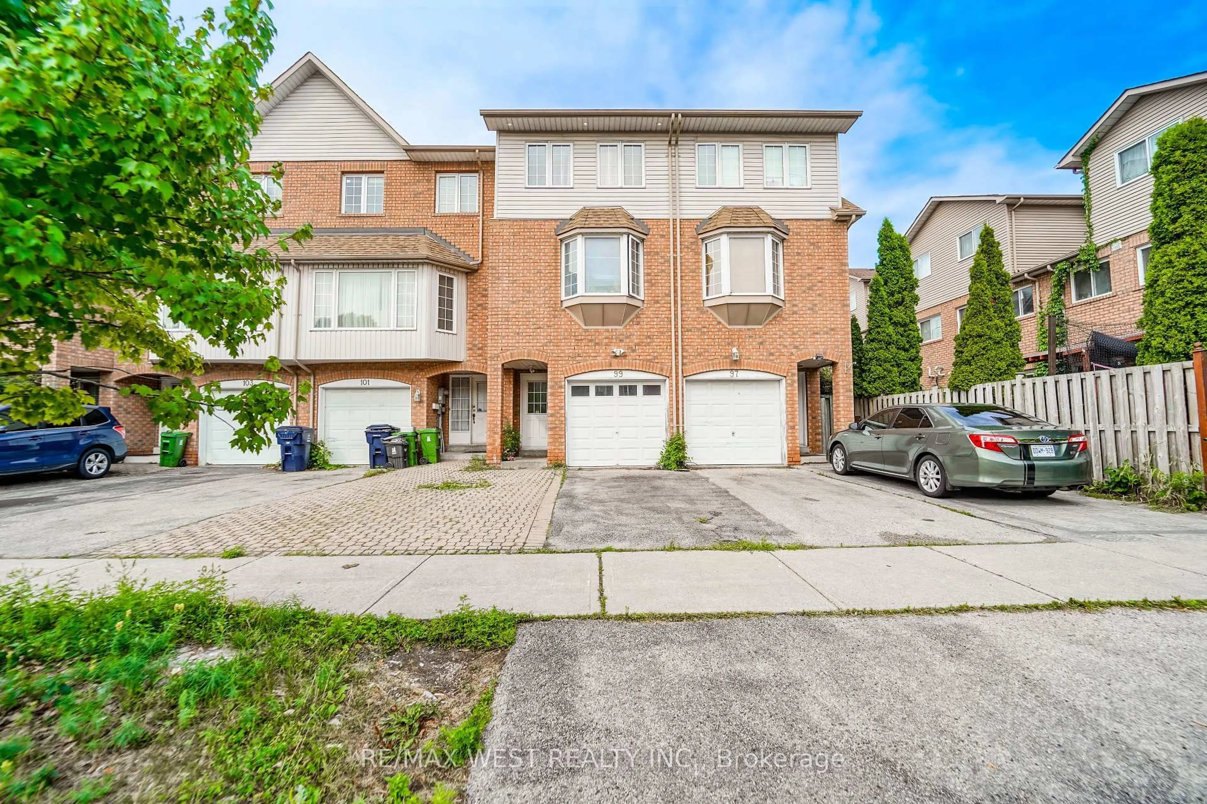 Unknown for 99 Sufi Cres, Toronto Ontario M4A 2X2