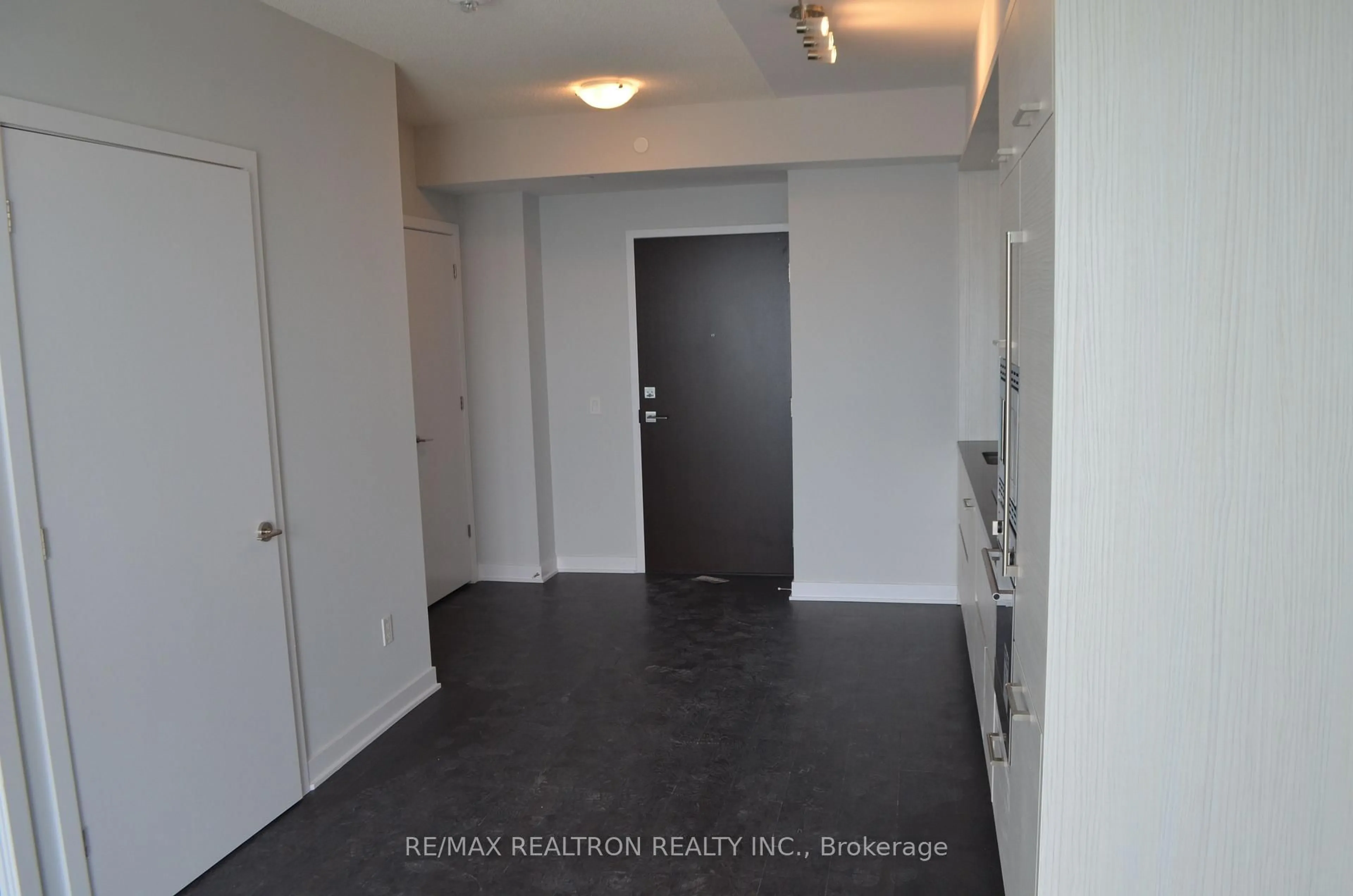 Unknown for 2221 Yonge St #5404, Toronto Ontario M4S 0B8