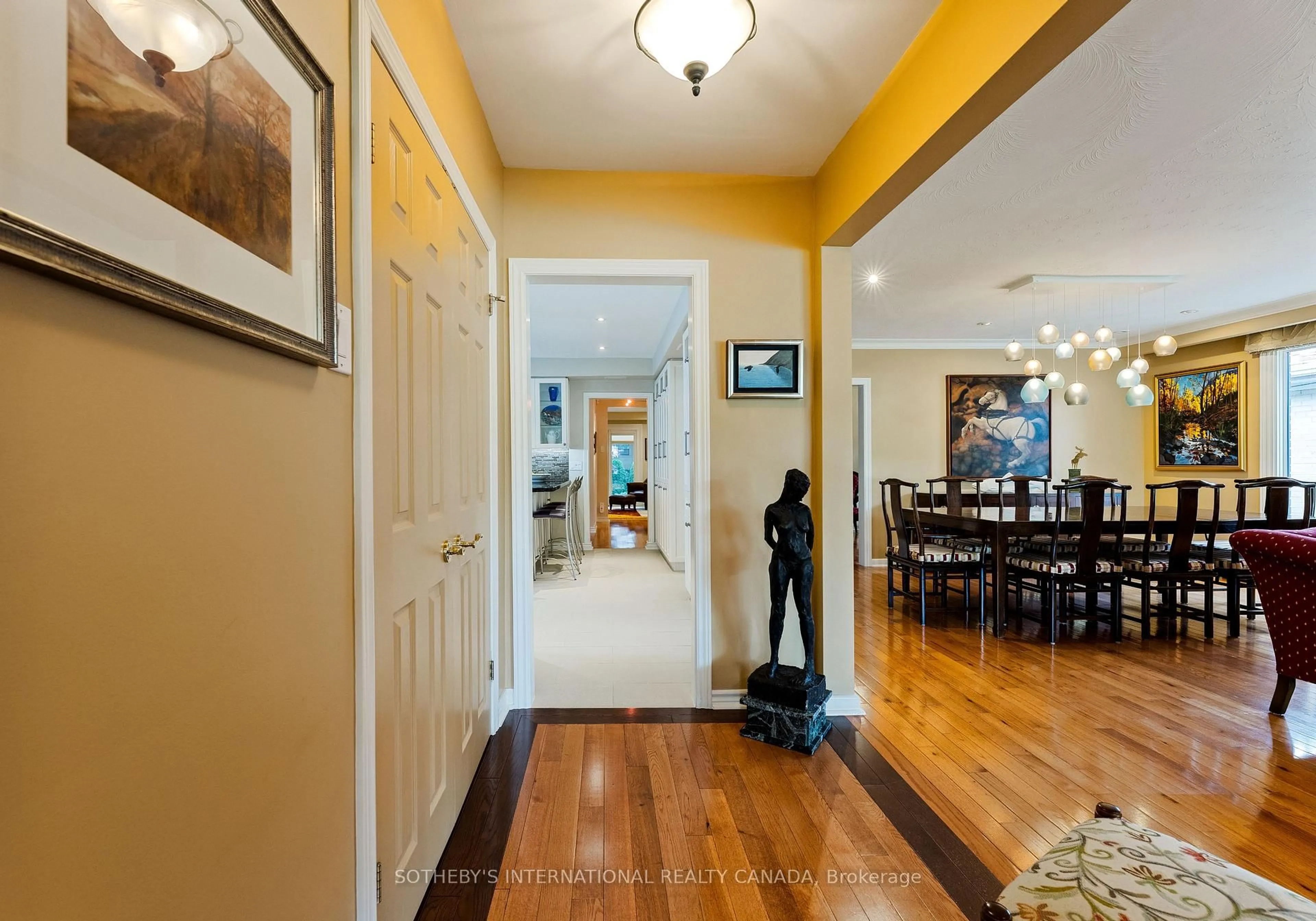 Indoor foyer for 31 Arlstan Dr, Toronto Ontario M3H 4V7