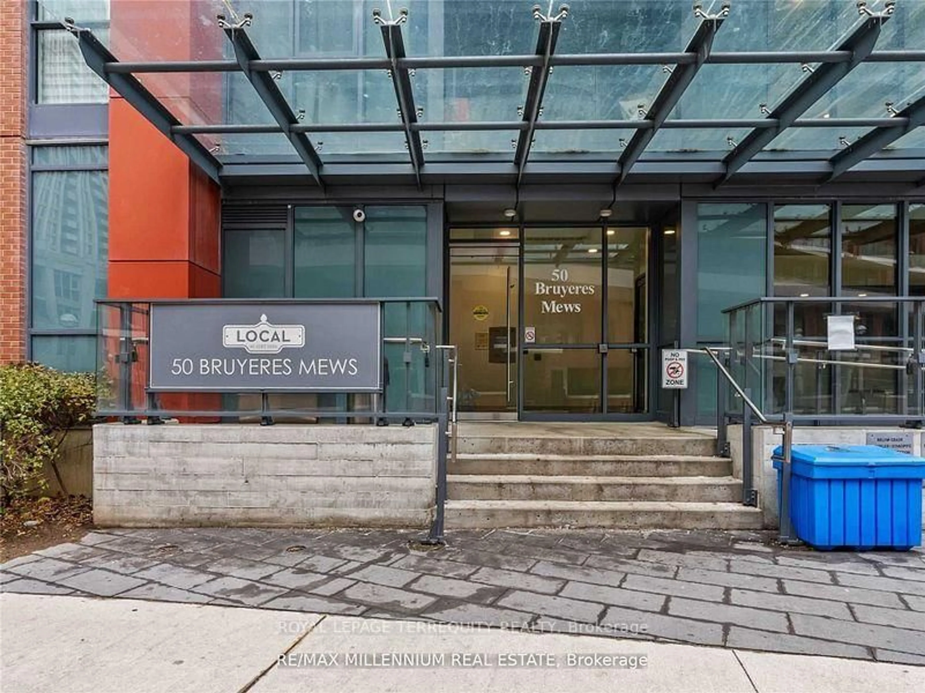 Indoor foyer for 50 Bruyeres Mews #710, Toronto Ontario M5V 0H8