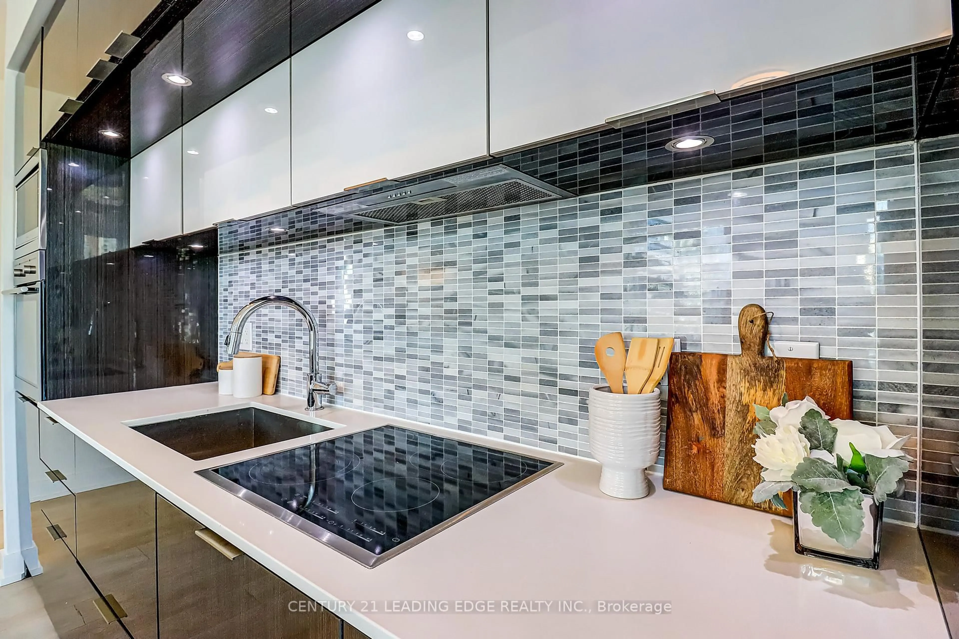 Contemporary kitchen, ceramic/tile floor for 318 Richmond St #3904, Toronto Ontario M5V 0B4