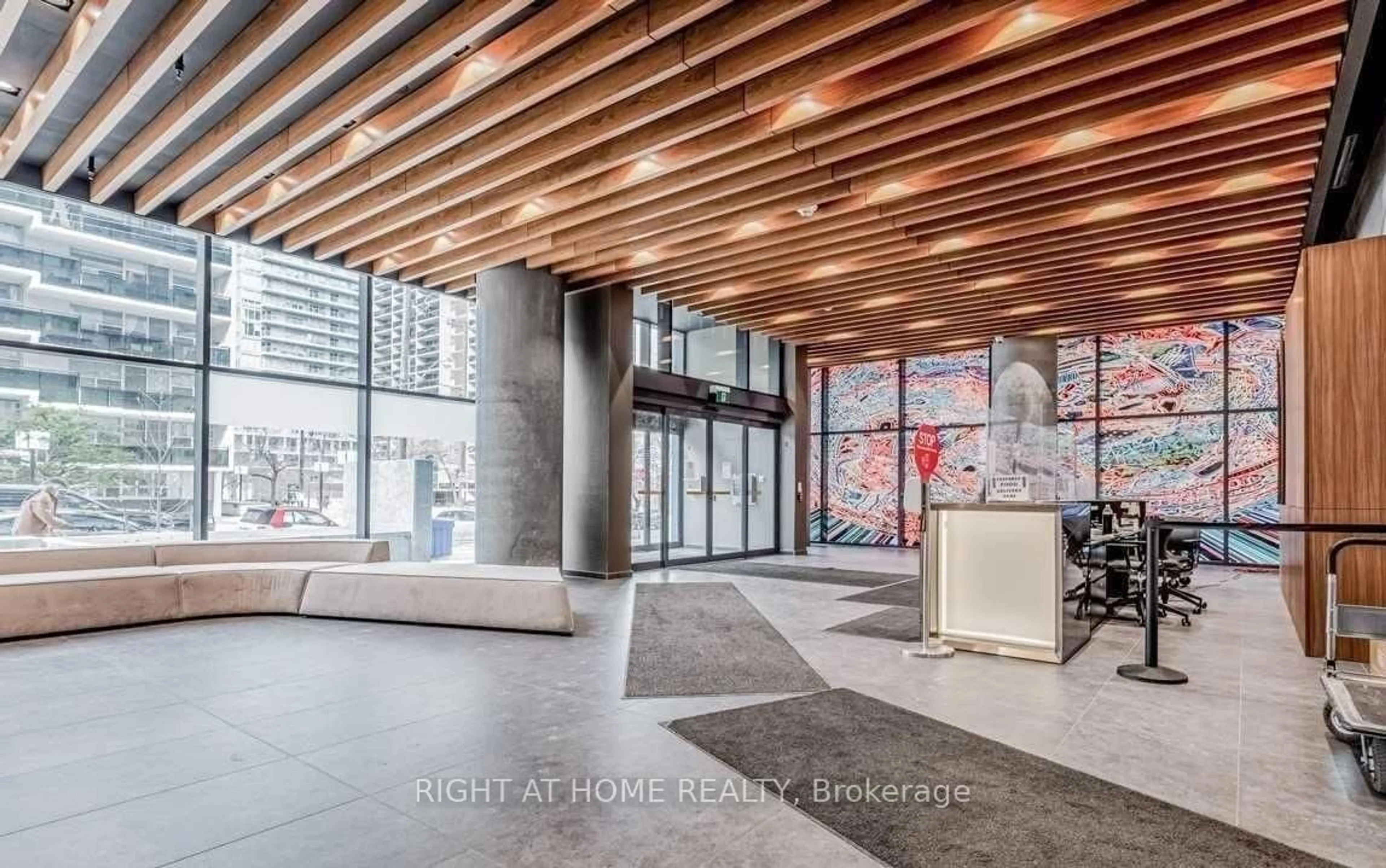 Lobby for 161 Roehampton Ave #733, Toronto Ontario M4P 0C8