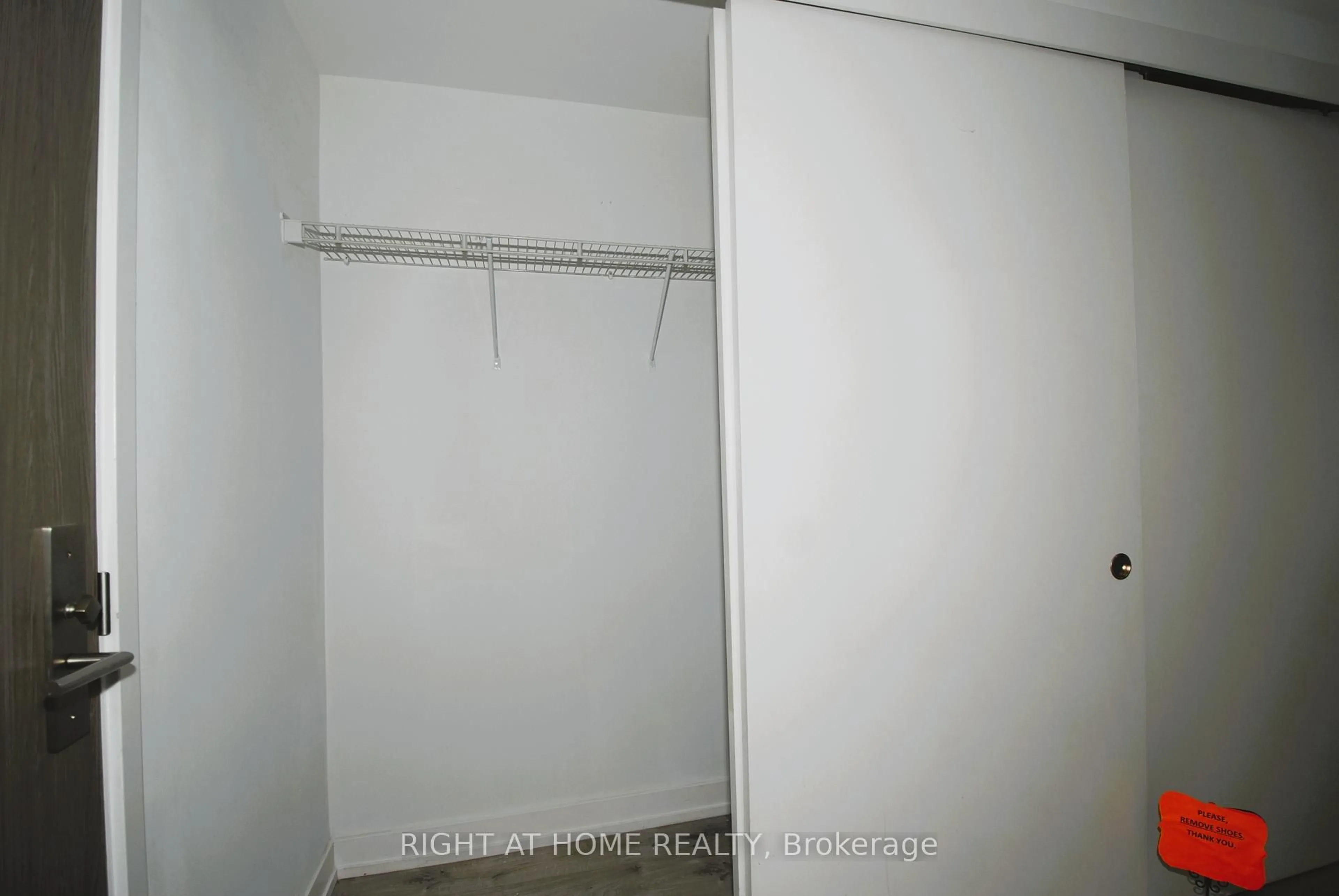 A pic of a room for 161 Roehampton Ave #733, Toronto Ontario M4P 0C8