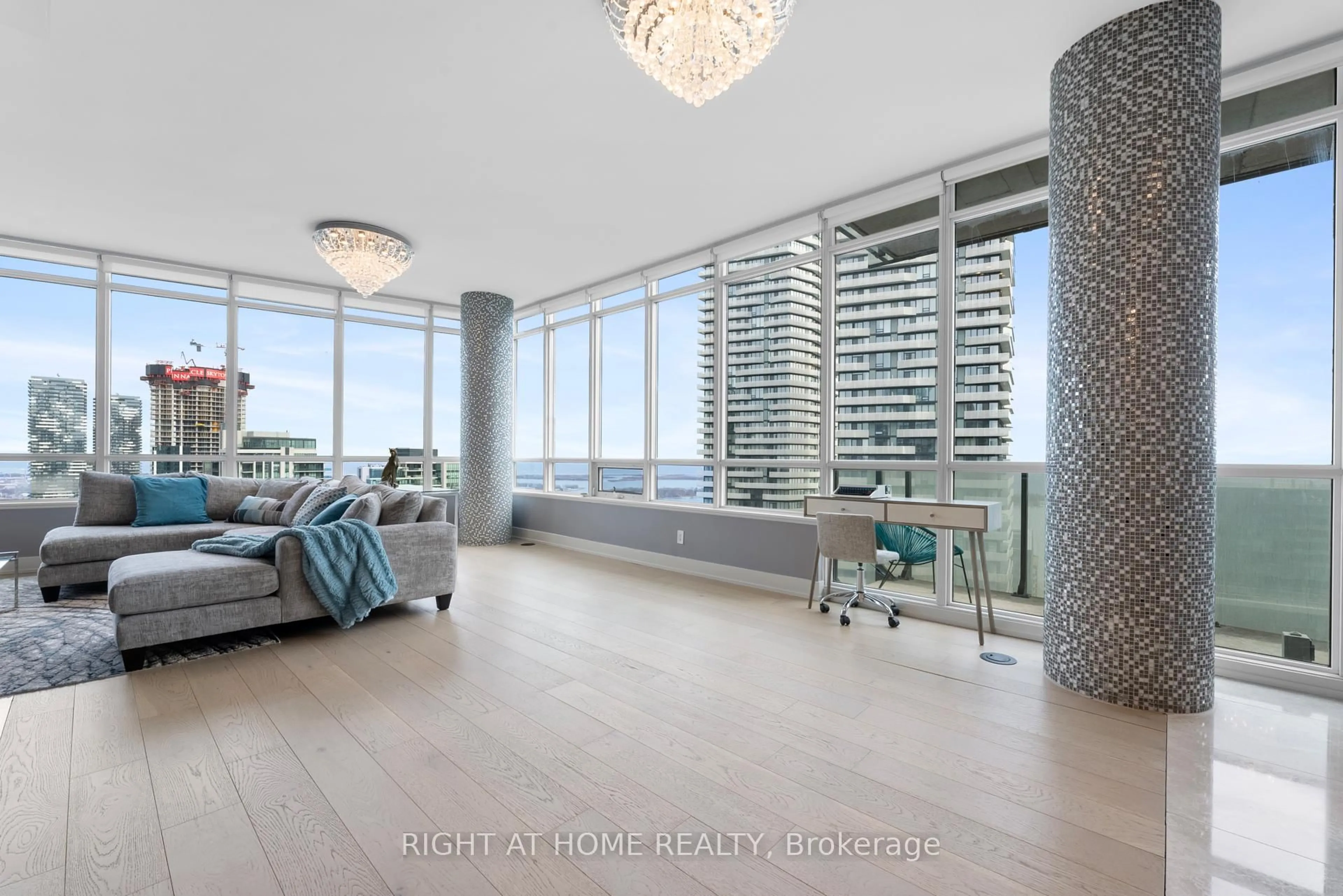 Unknown for 65 Bremner Blvd #5104, Toronto Ontario M5J 0A7