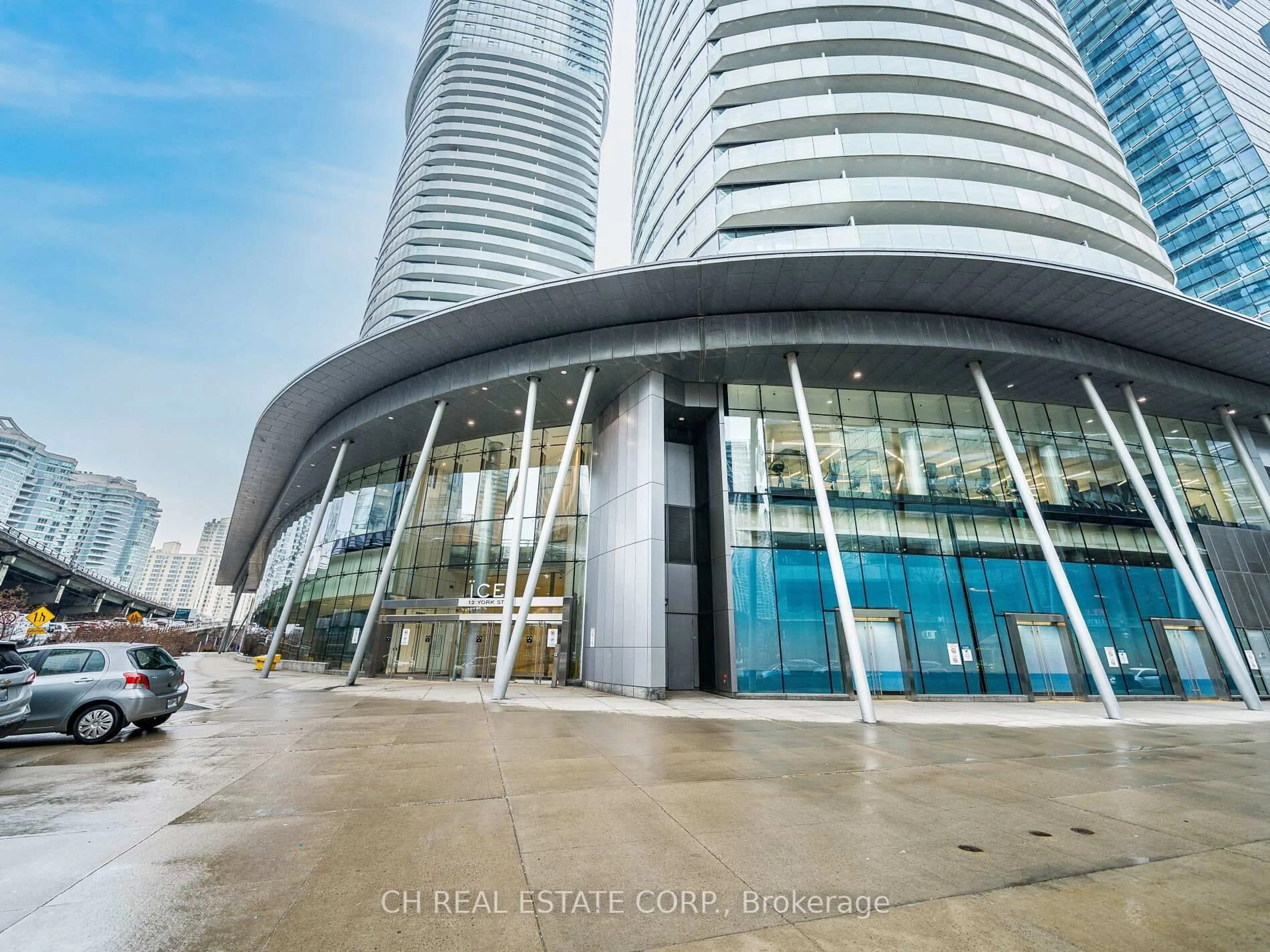 Indoor foyer for 12 York St #1307, Toronto Ontario M5J 0B1