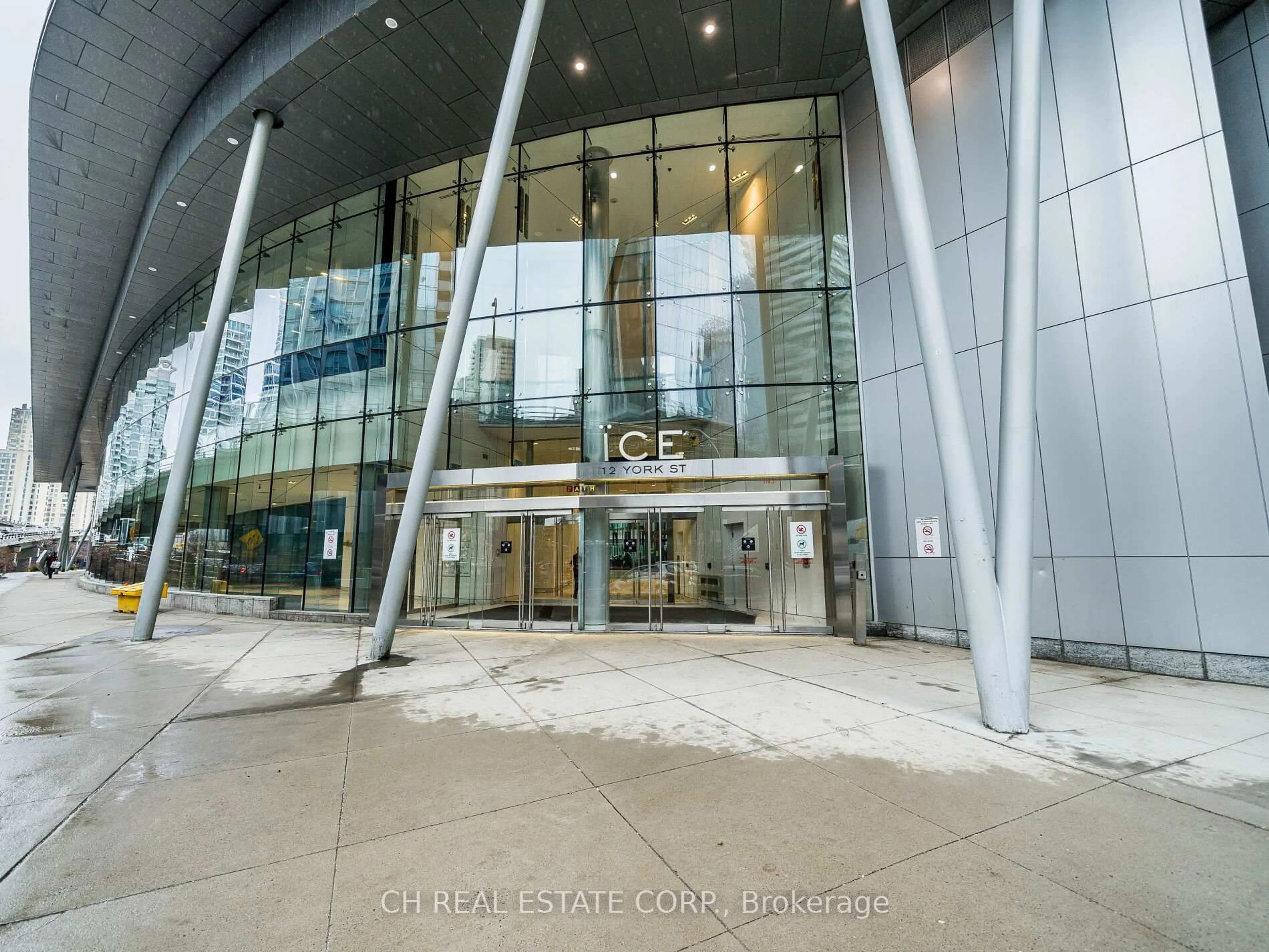 Indoor foyer for 12 York St #1307, Toronto Ontario M5J 0B1