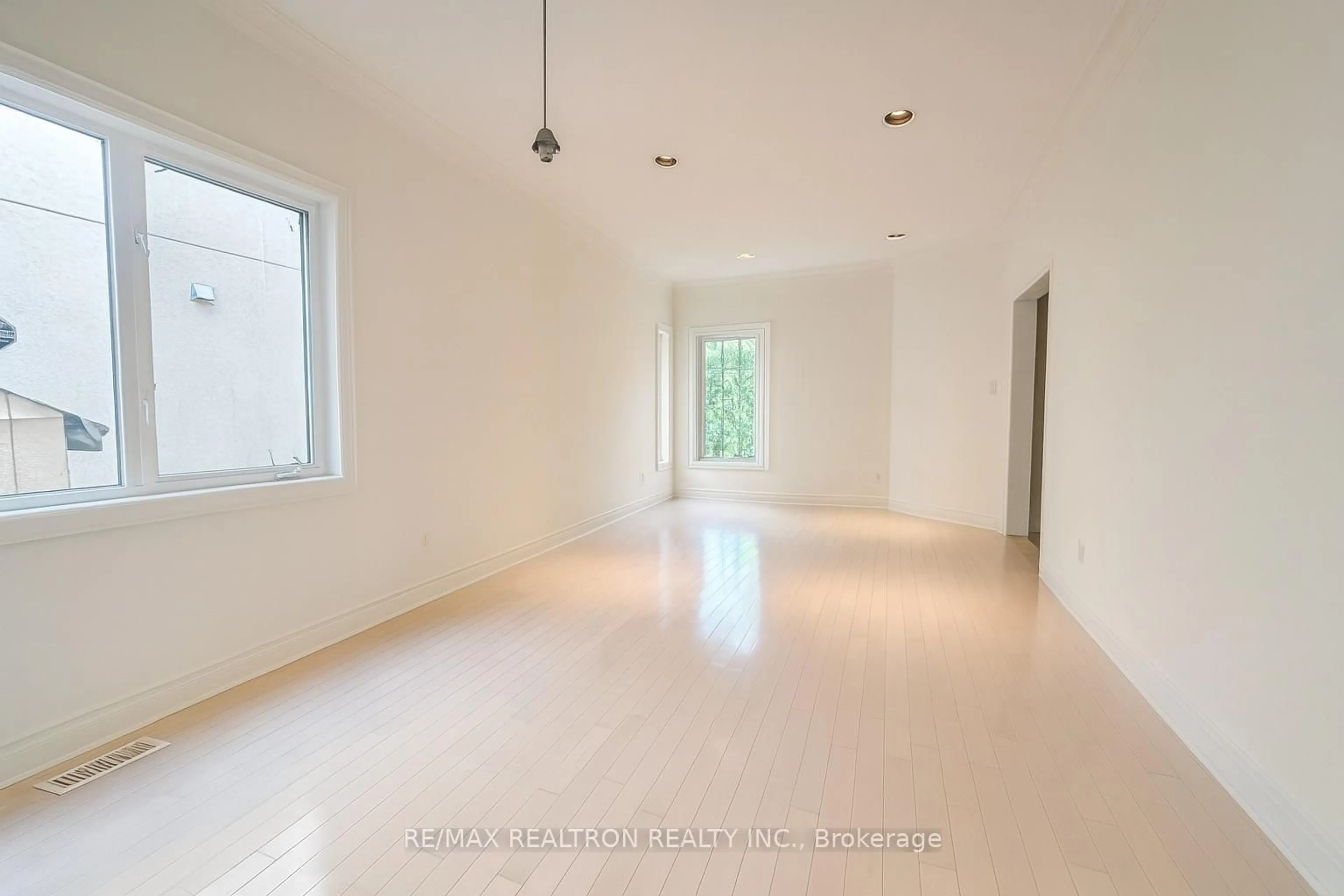 A pic of a room for 25 Model Ave, Toronto Ontario M3H 1V9