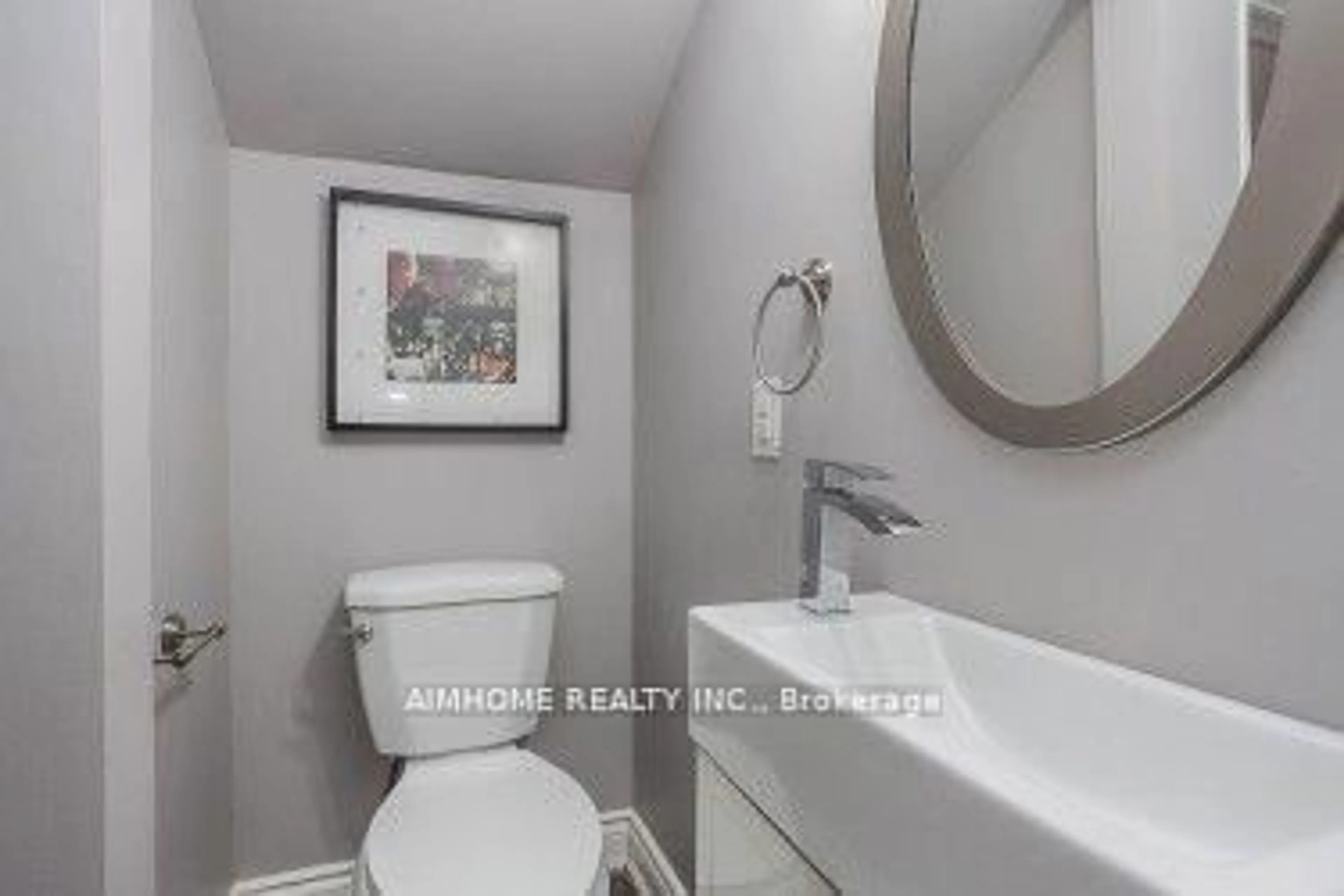 Standard bathroom, ceramic/tile floor for 360 R Dundas St #Th#2, Toronto Ontario M5A 2A3