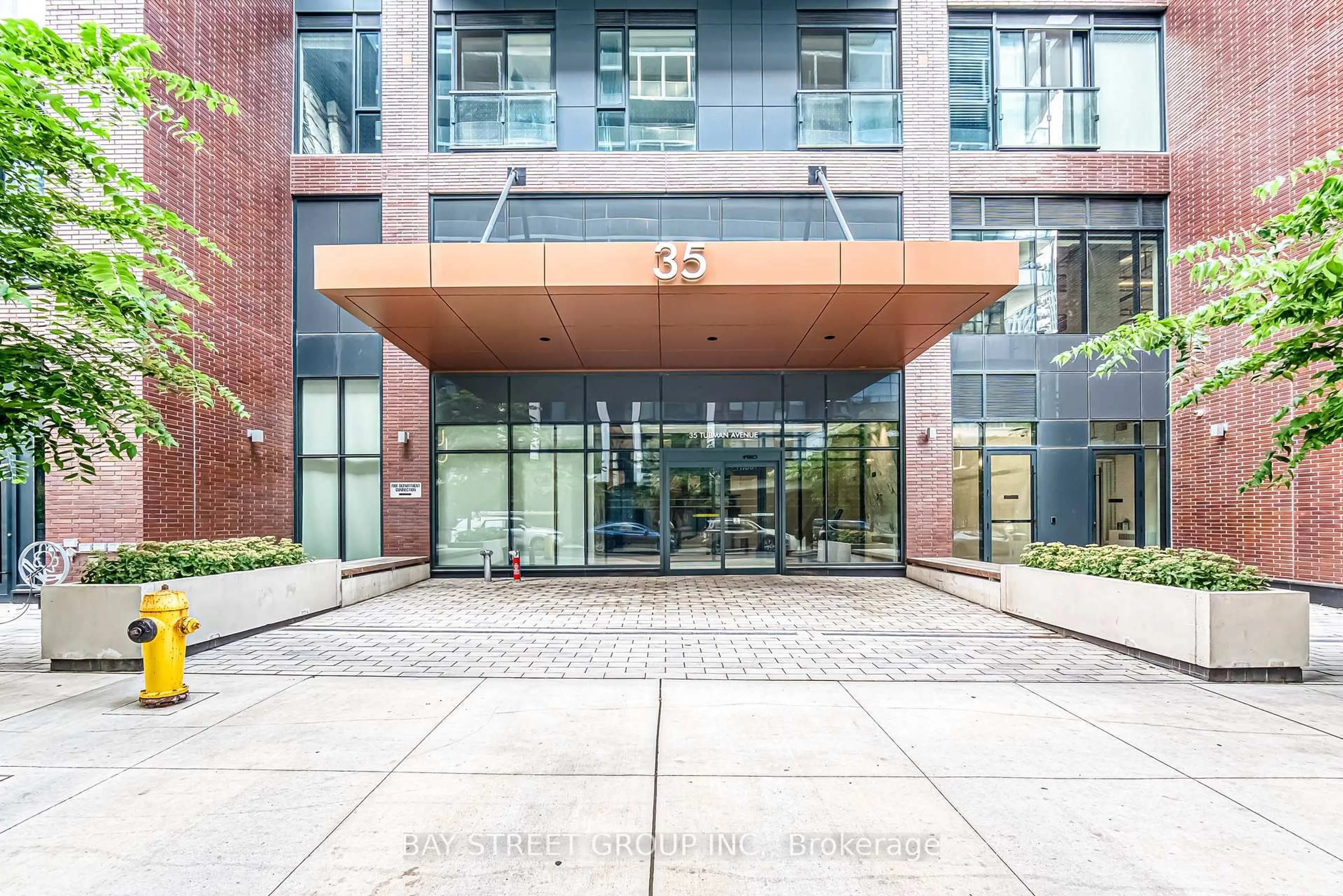 Indoor foyer for 35 Tubman St #513, Toronto Ontario M5A 0T1