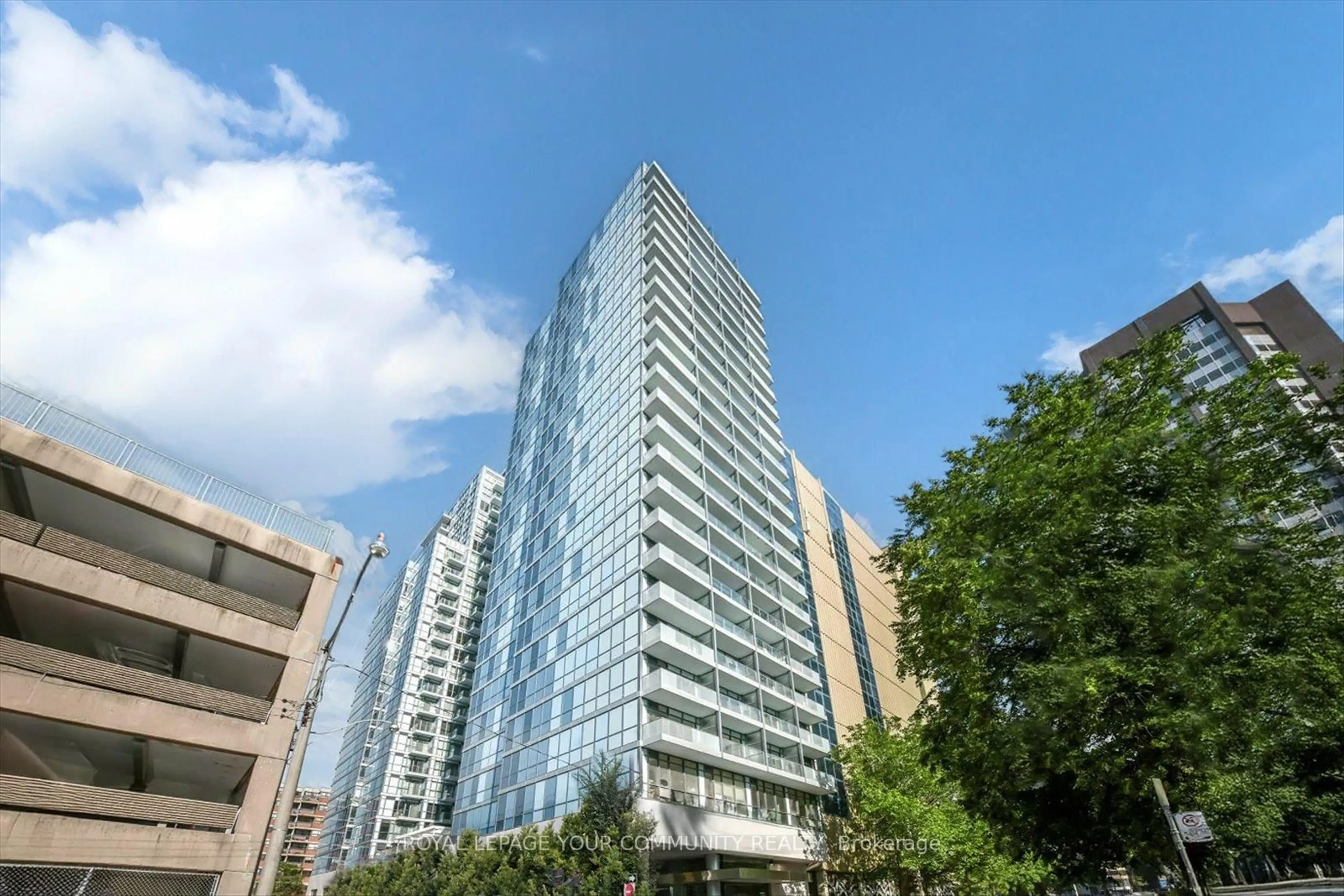Unknown for 210 Simcoe St #1902, Toronto Ontario M5T 0A9