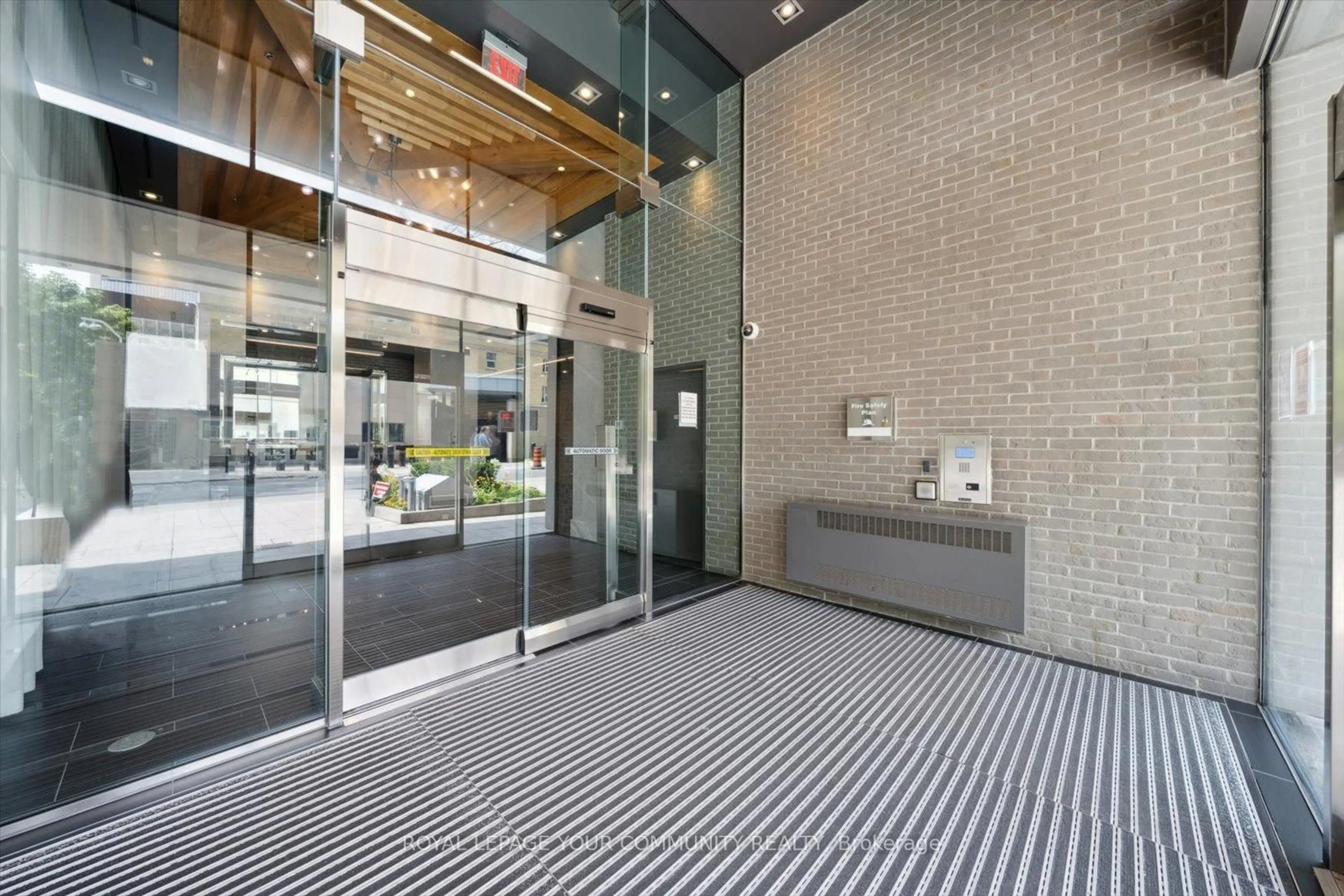 Indoor foyer for 210 Simcoe St #1902, Toronto Ontario M5T 0A9