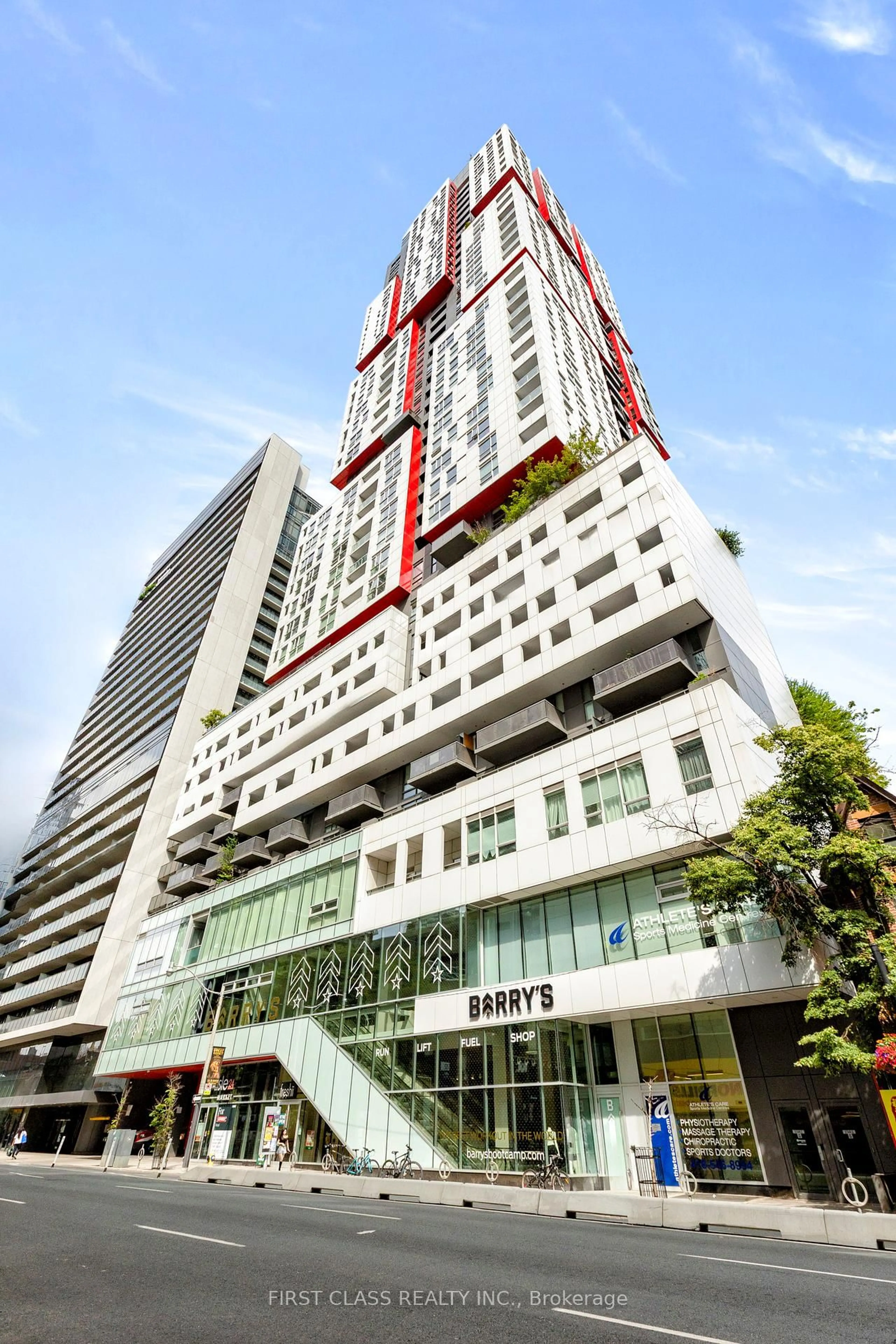 Indoor foyer for 318 Richmond St #2408, Toronto Ontario M5V 1X2