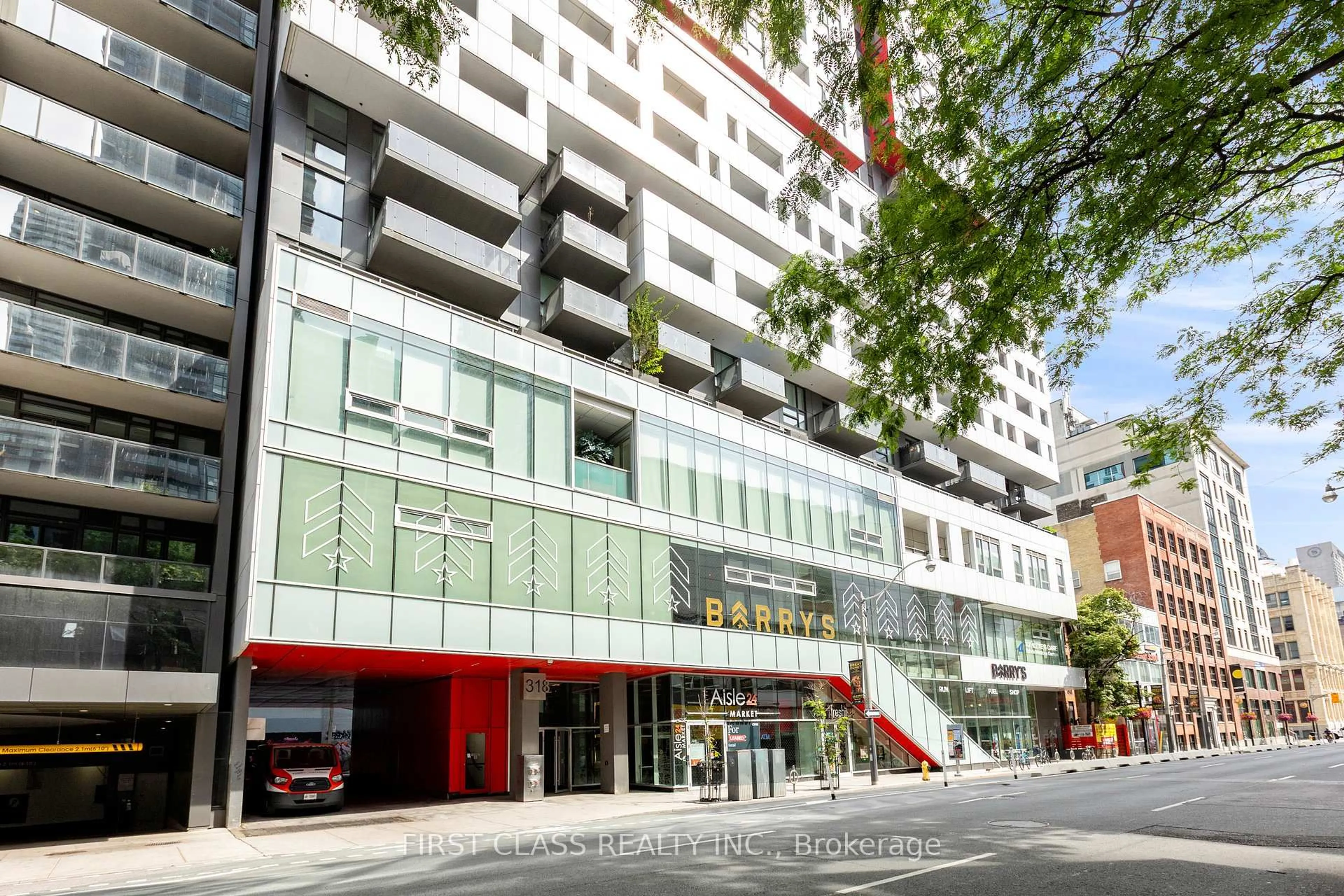 Indoor foyer for 318 Richmond St #2408, Toronto Ontario M5V 1X2