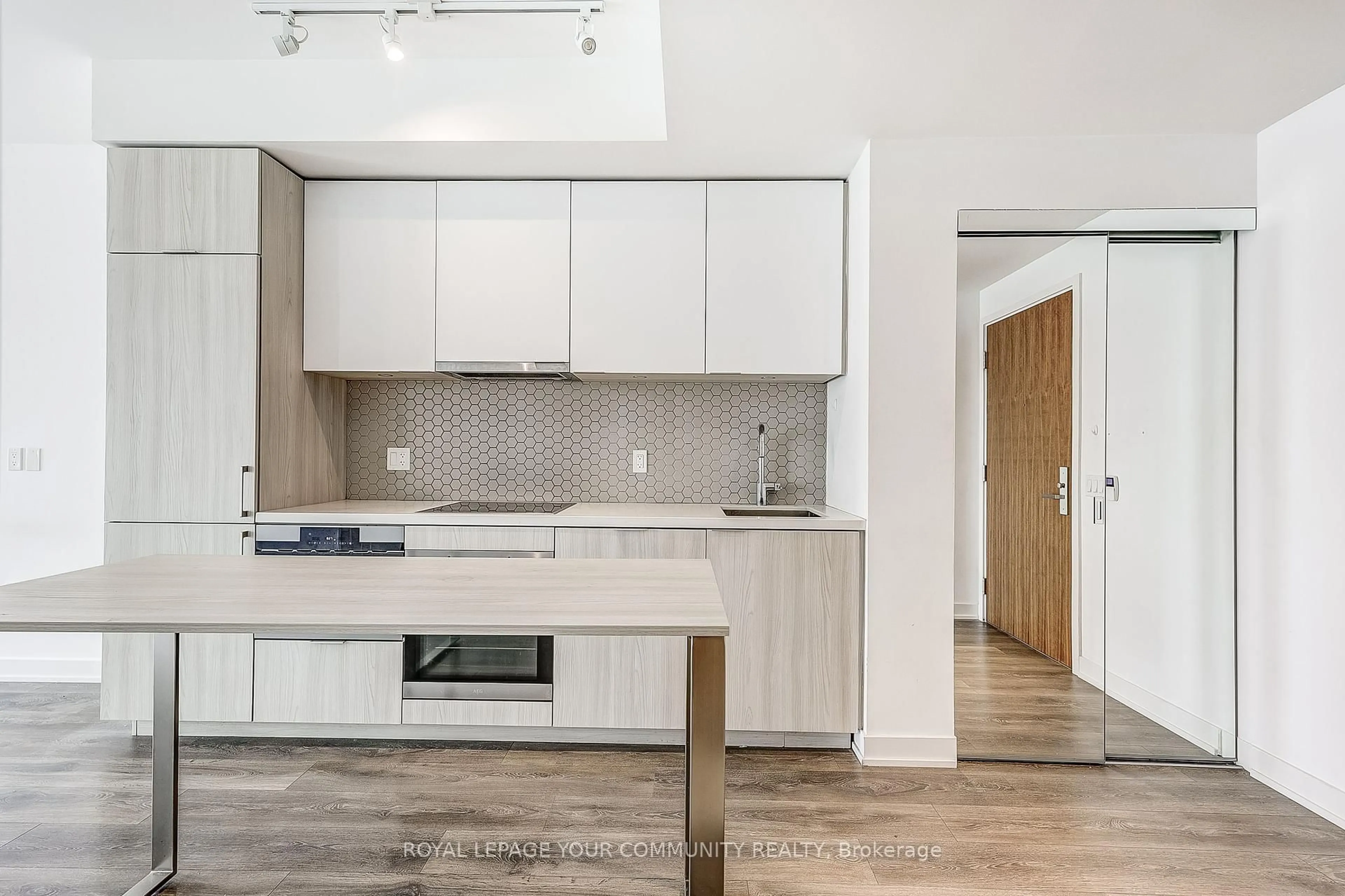 Open concept kitchen, unknown for 15 Queens Quay St #1808, Toronto Ontario M5E 0C5
