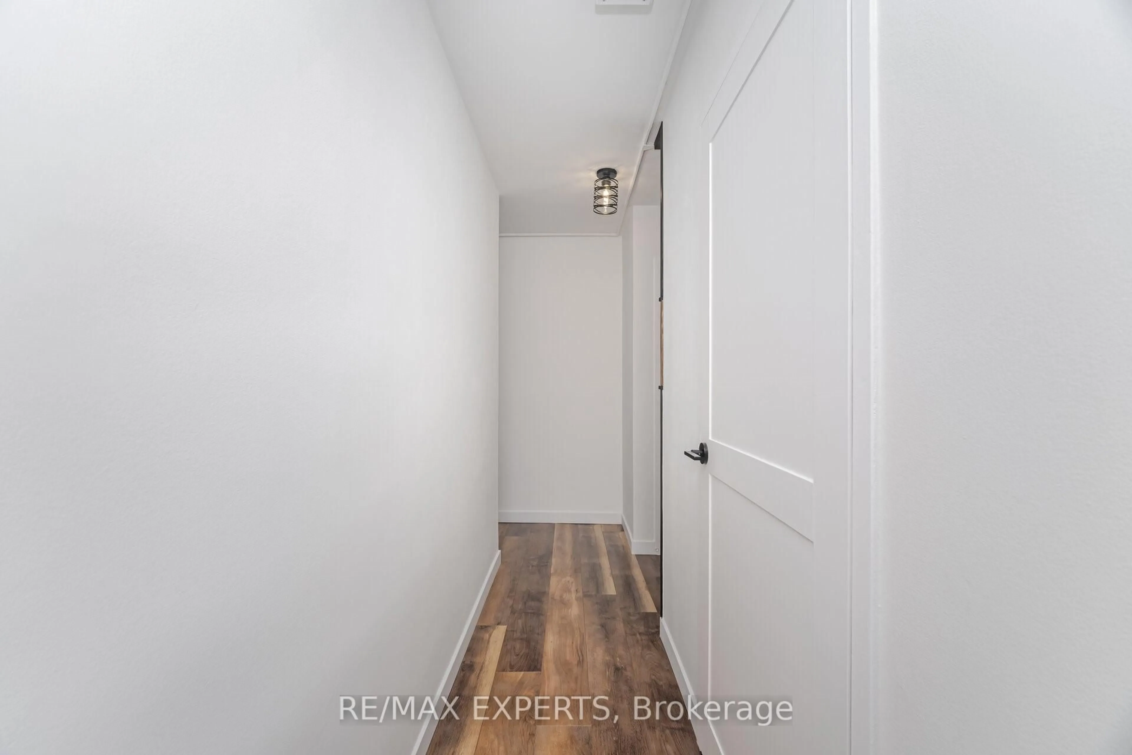 Indoor entryway for 10 Parkway Forest Dr #306, Toronto Ontario M2J 1L3
