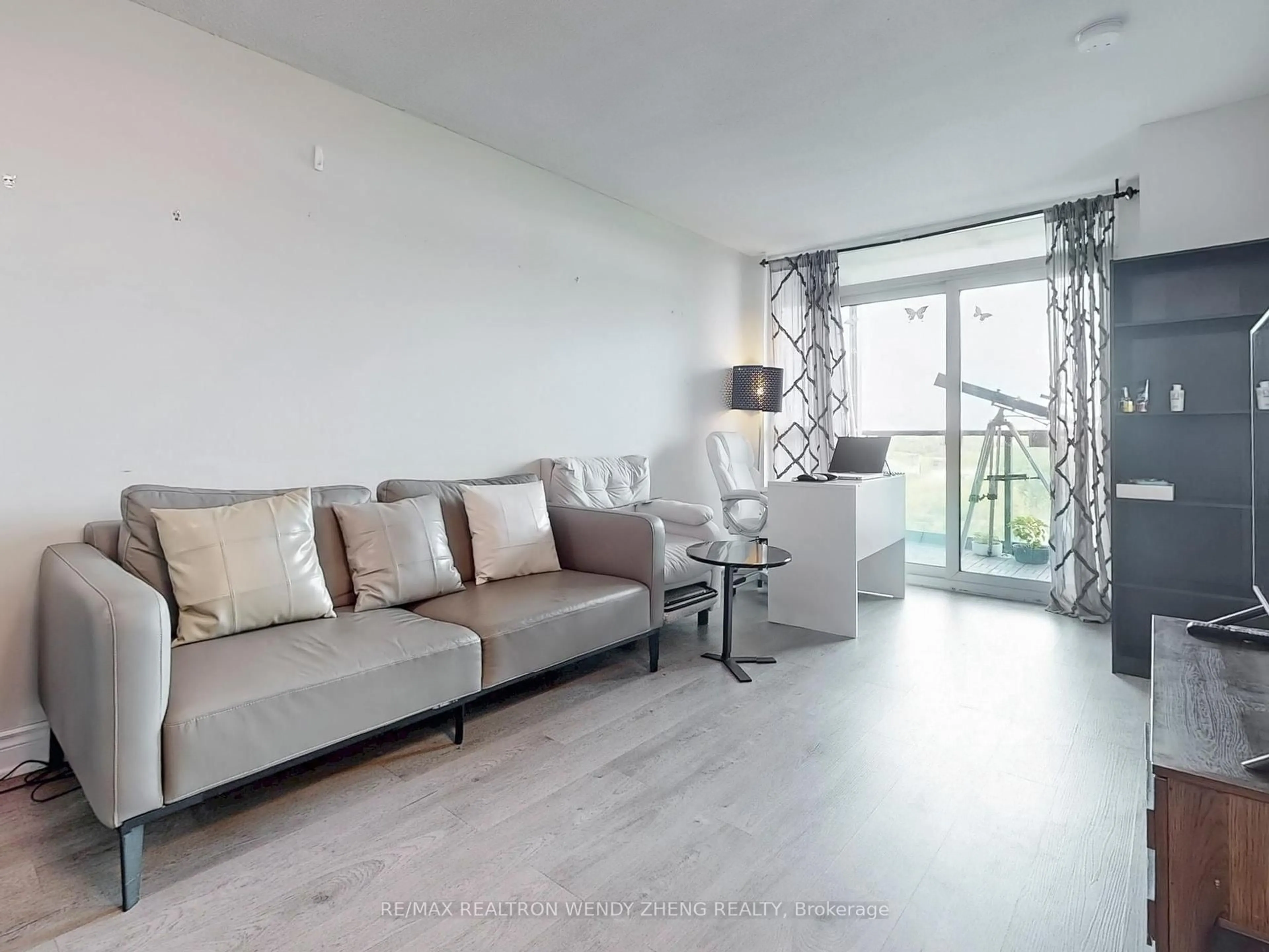 Living room with furniture, unknown for 15 Greenview Ave #910, Toronto Ontario M2M 4M7