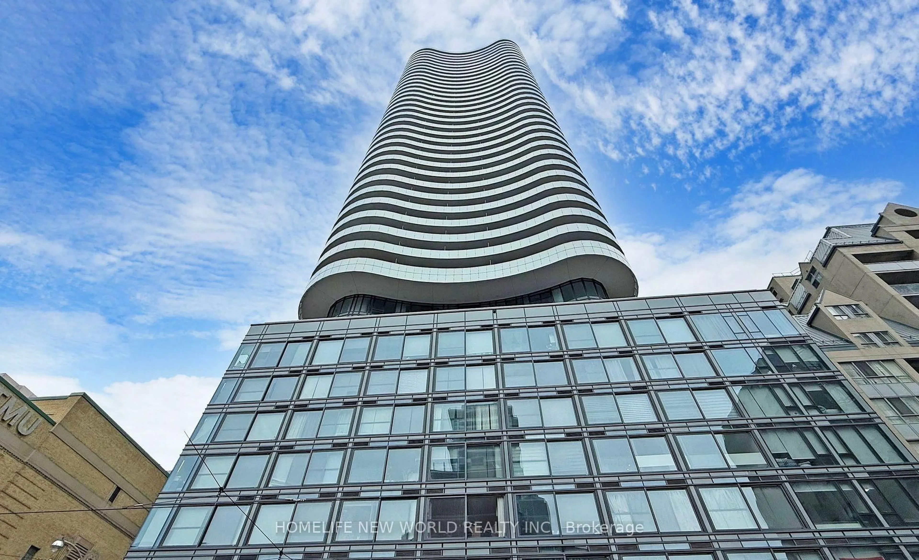 Indoor foyer for 403 Church St #2307, Toronto Ontario M4Y 2C2