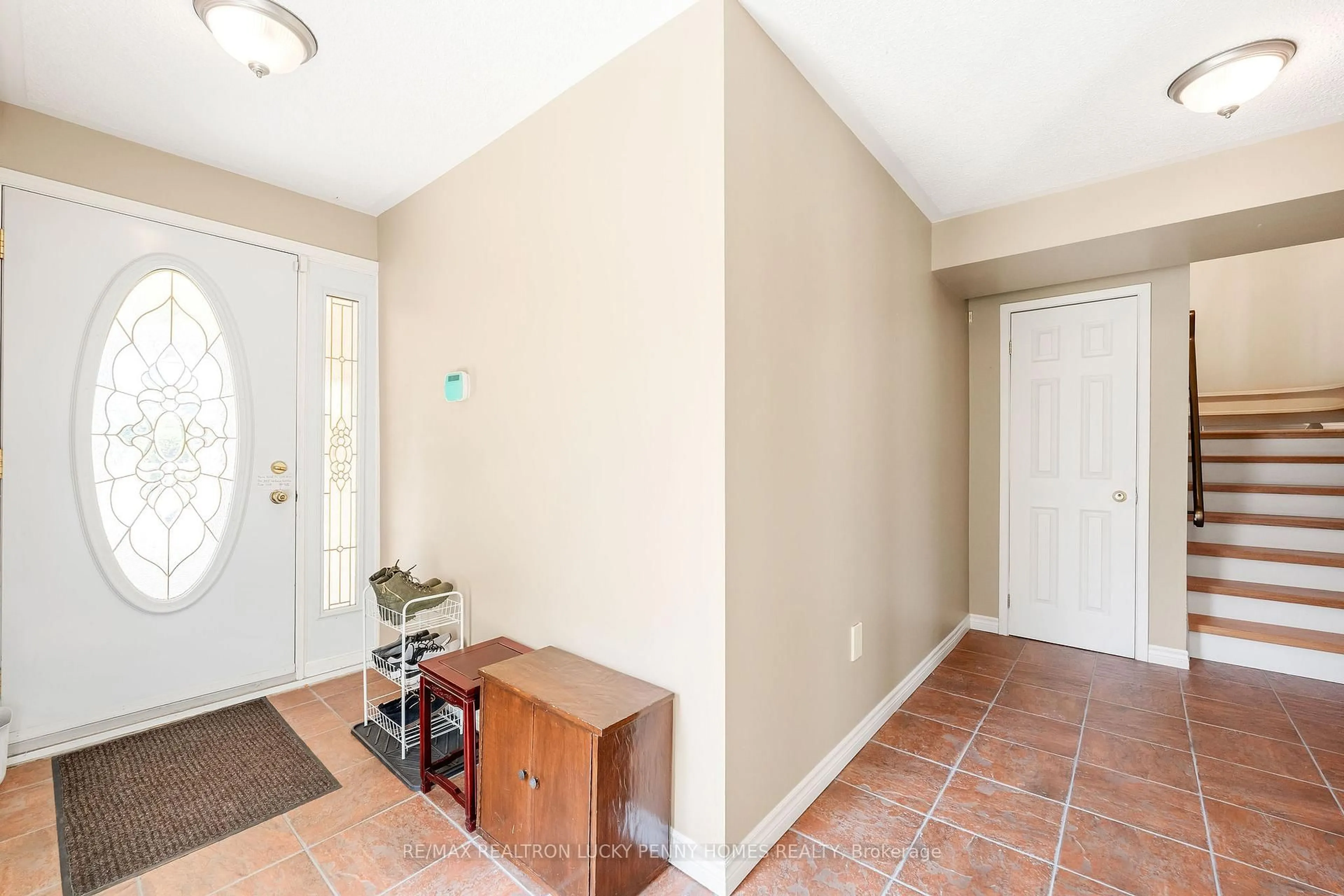 Indoor entryway for 25 Silas Hill Dr, Toronto Ontario M2J 2X8