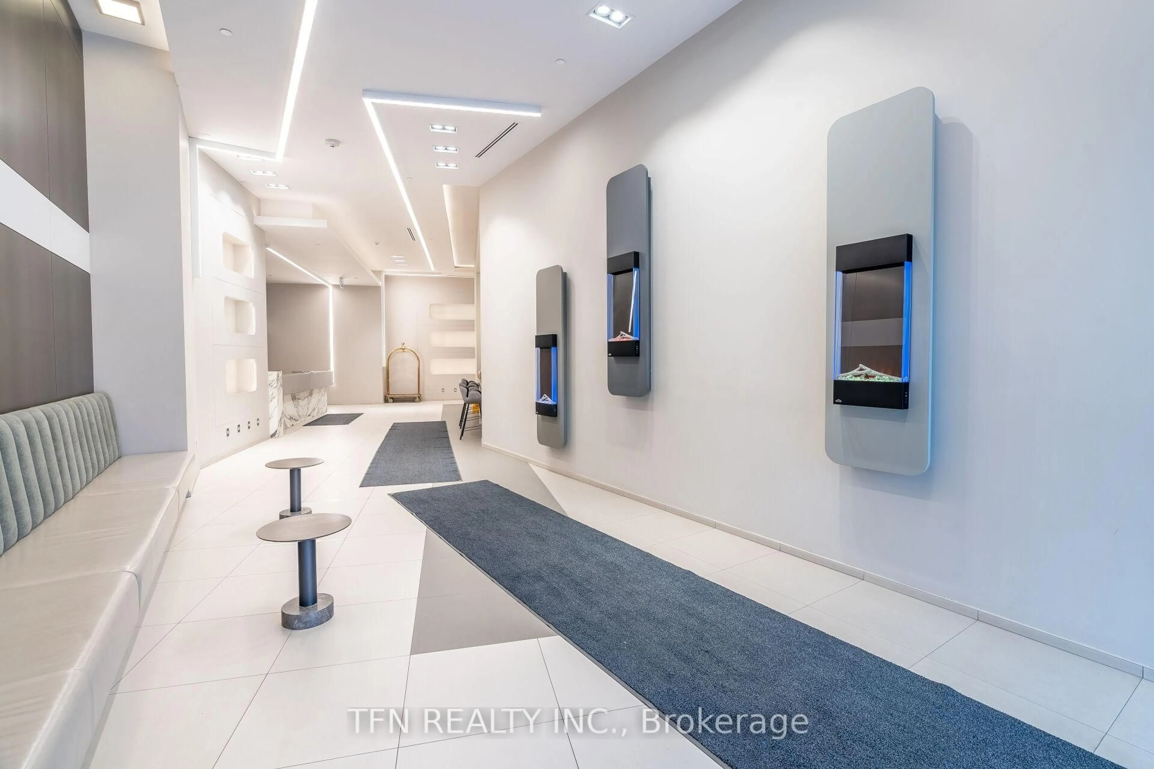 Indoor foyer for 1603 Eglinton Ave #506, Toronto Ontario M6E 0A1