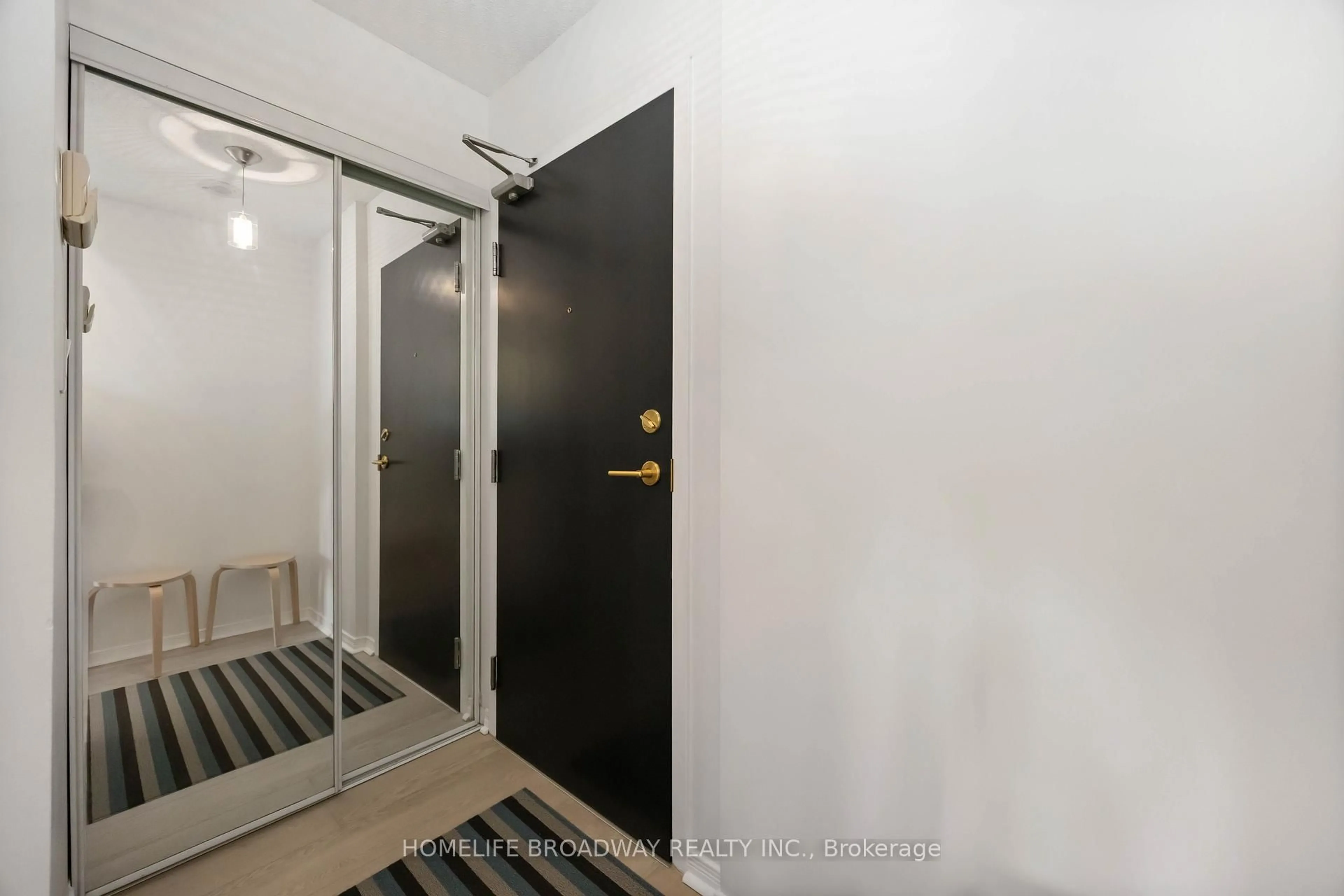 Indoor entryway for 230 King St #1216, Toronto Ontario M5A 1K5