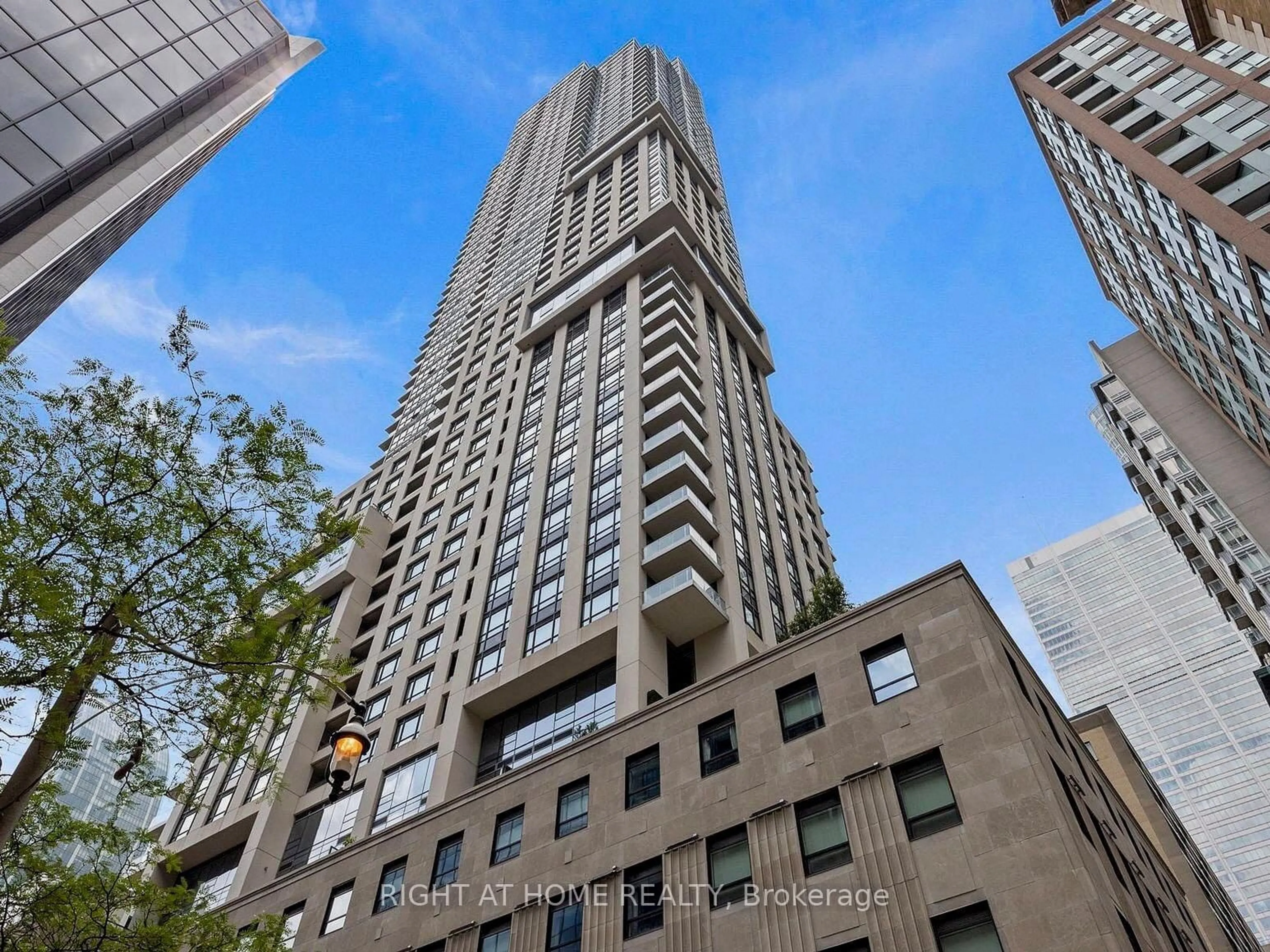 Indoor foyer for 88 Scott St #1904, Toronto Ontario M5E 0A9