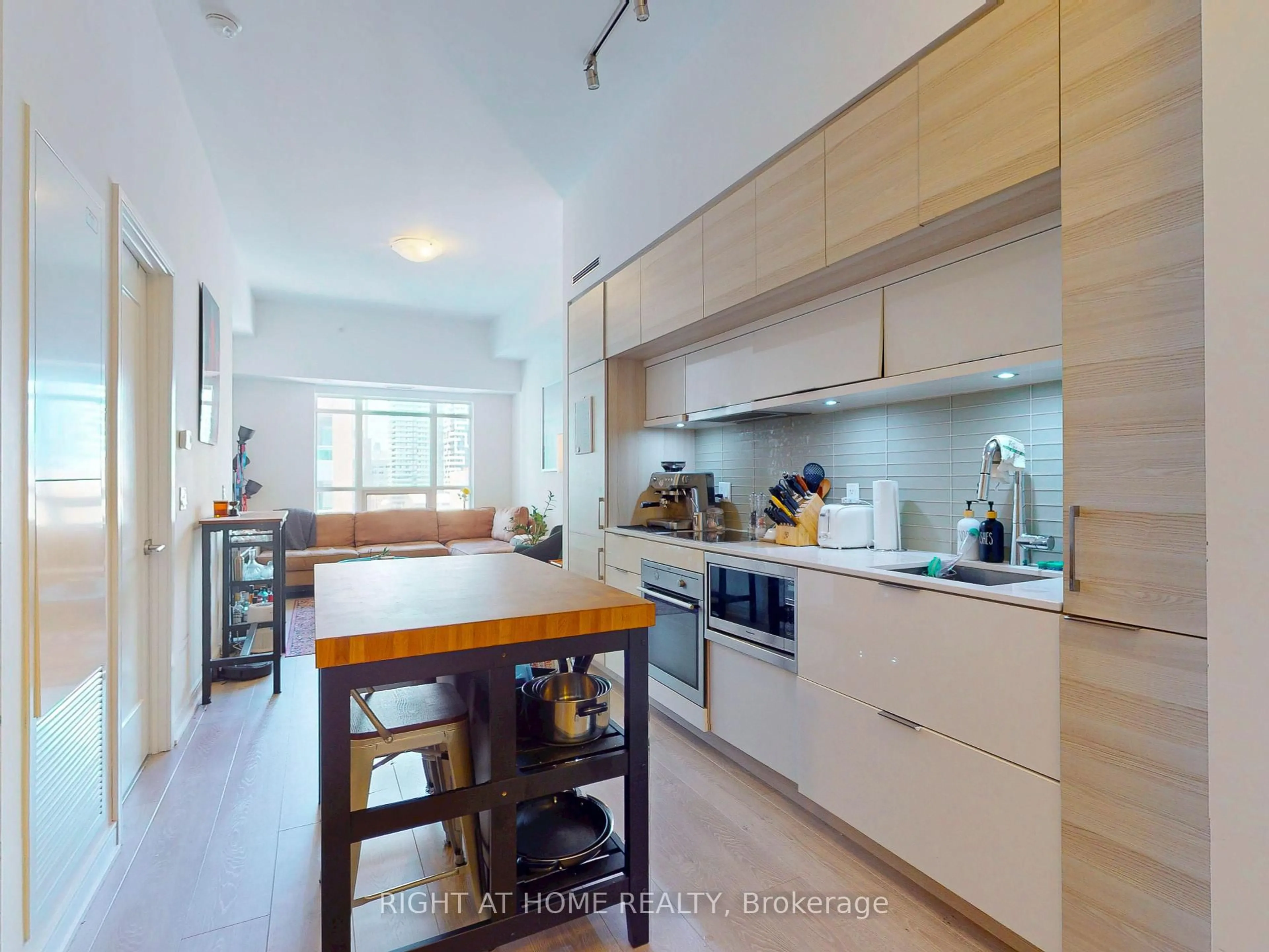 Unknown for 88 Scott St #1904, Toronto Ontario M5E 0A9