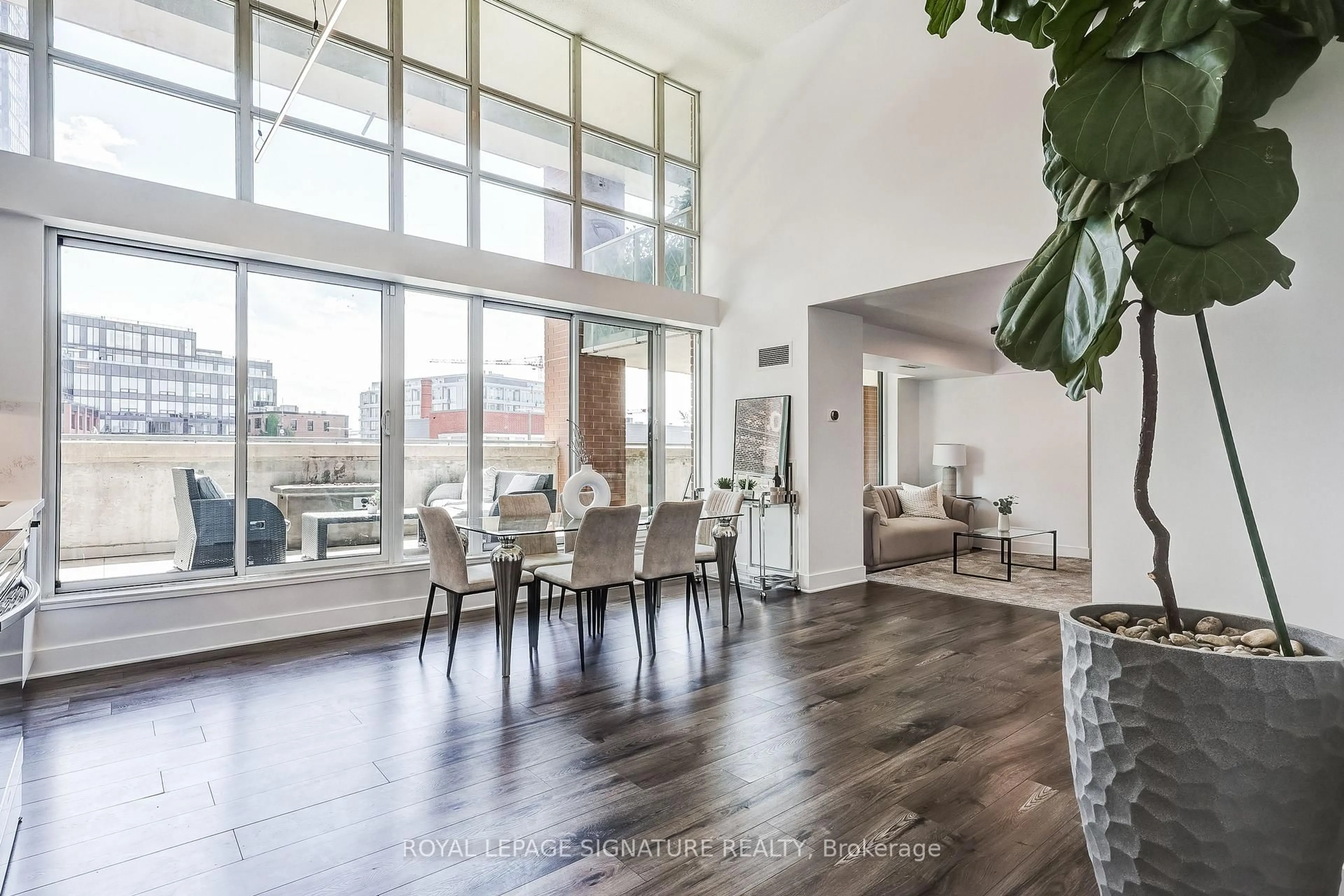 Unknown for 125 Western Battery Rd #210, Toronto Ontario M6K 3R8