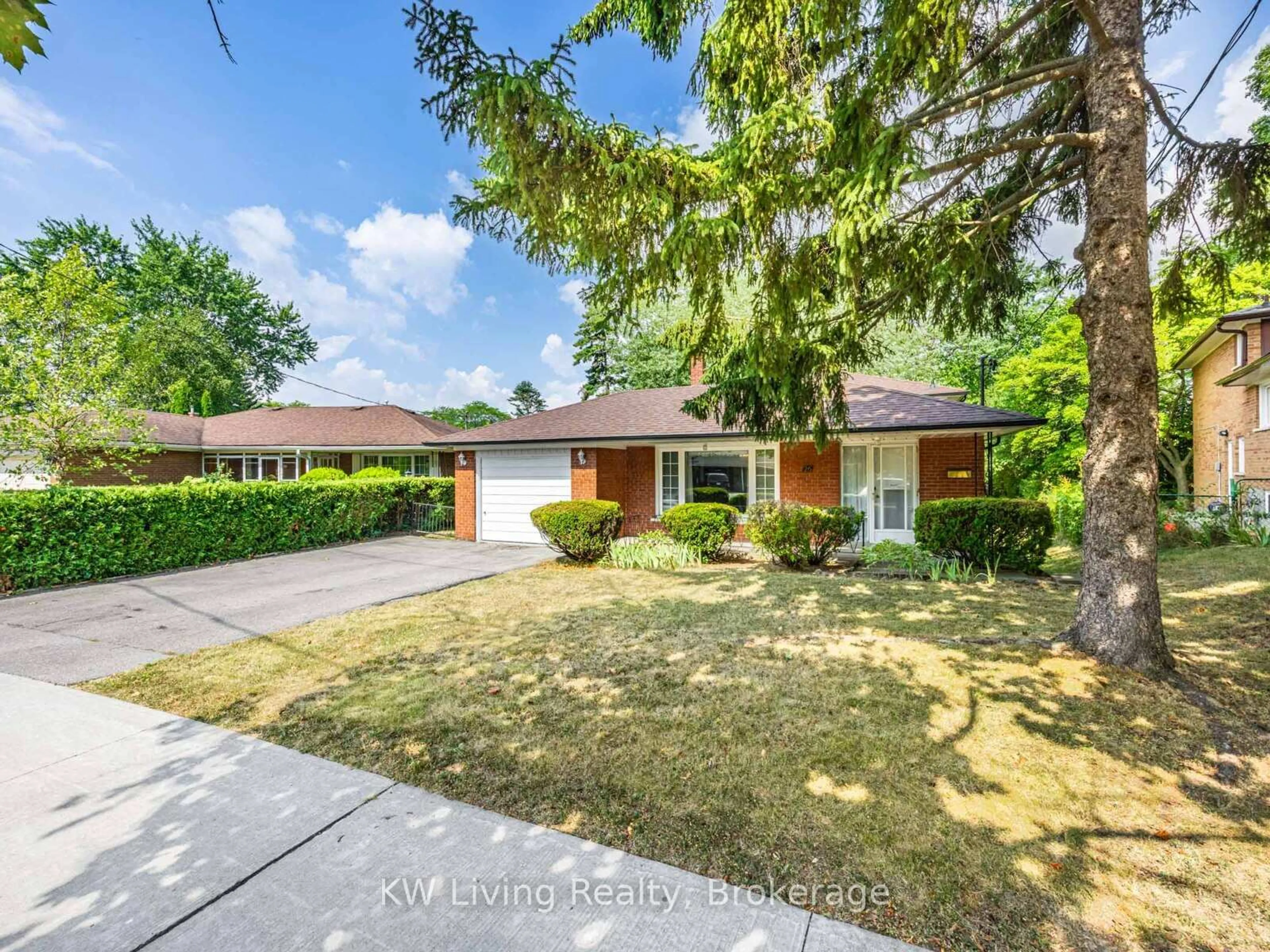 A pic from outside/outdoor area/front of a property/back of a property/a pic from drone, street for 26 Goodview Rd, Toronto Ontario M2J 2K5