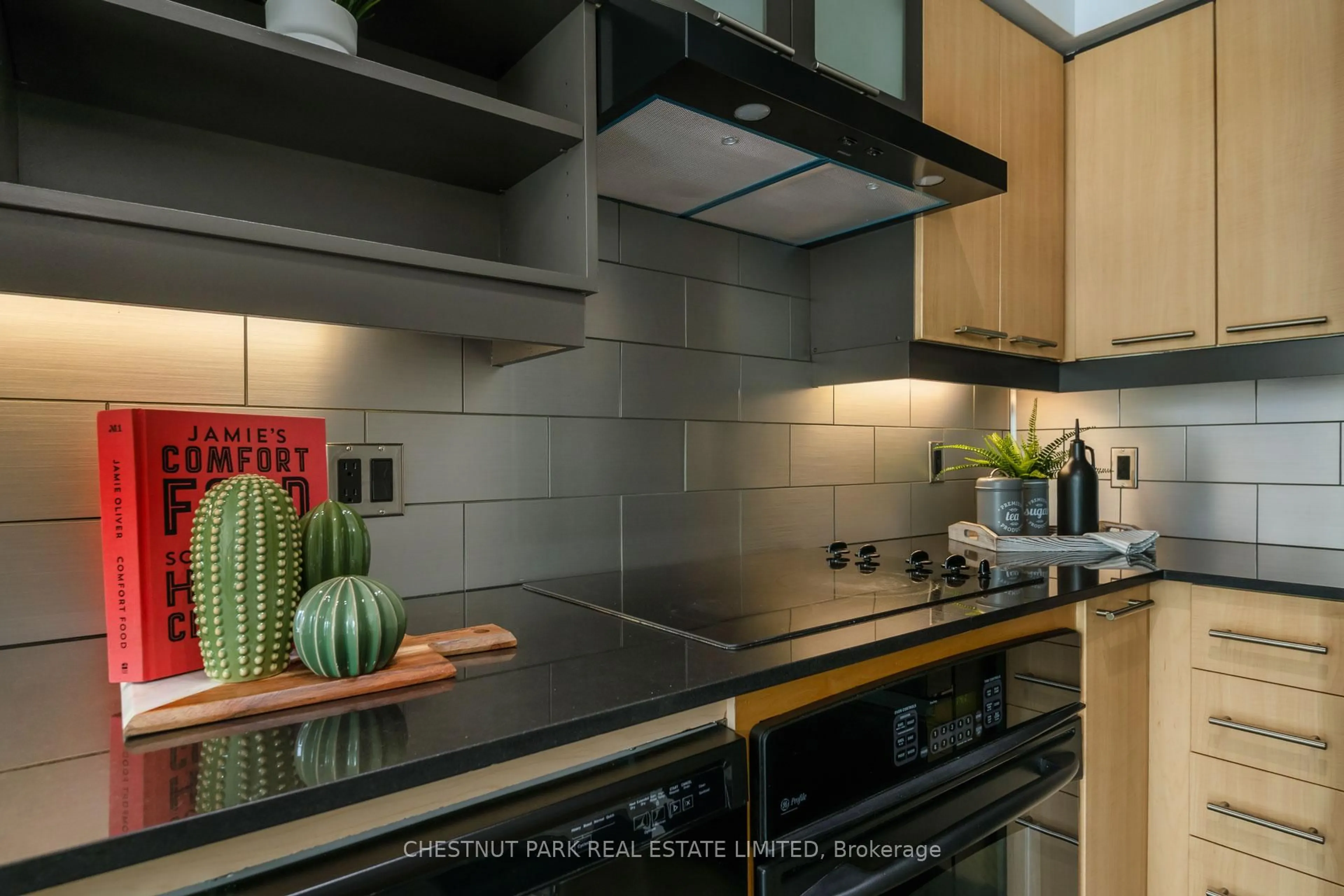 Contemporary kitchen, ceramic/tile floor for 36 Blue Jays Way #917, Toronto Ontario M5V 3T3