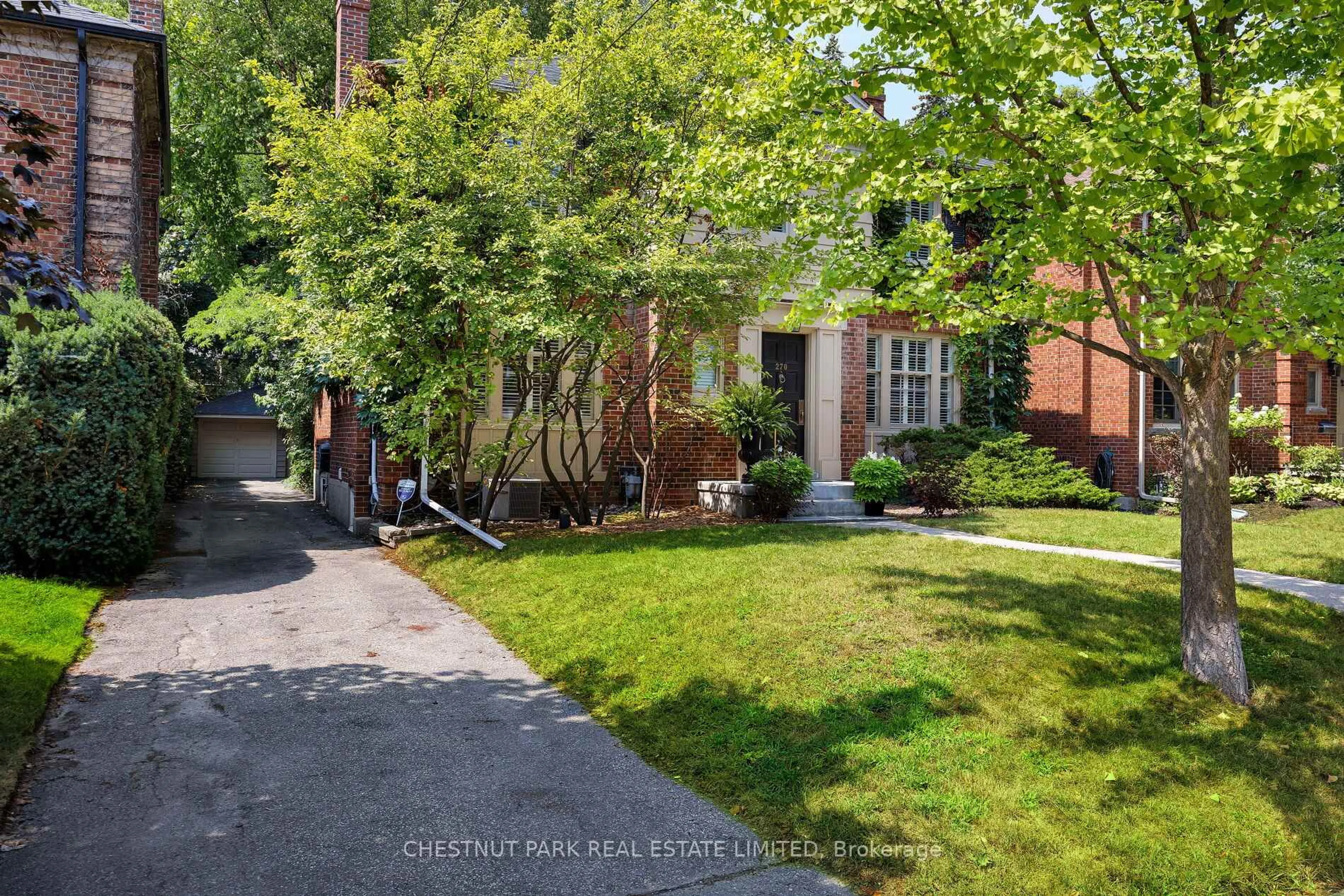 A pic from outside/outdoor area/front of a property/back of a property/a pic from drone, street for 270 Oriole Pkwy, Toronto Ontario M5P 2H3
