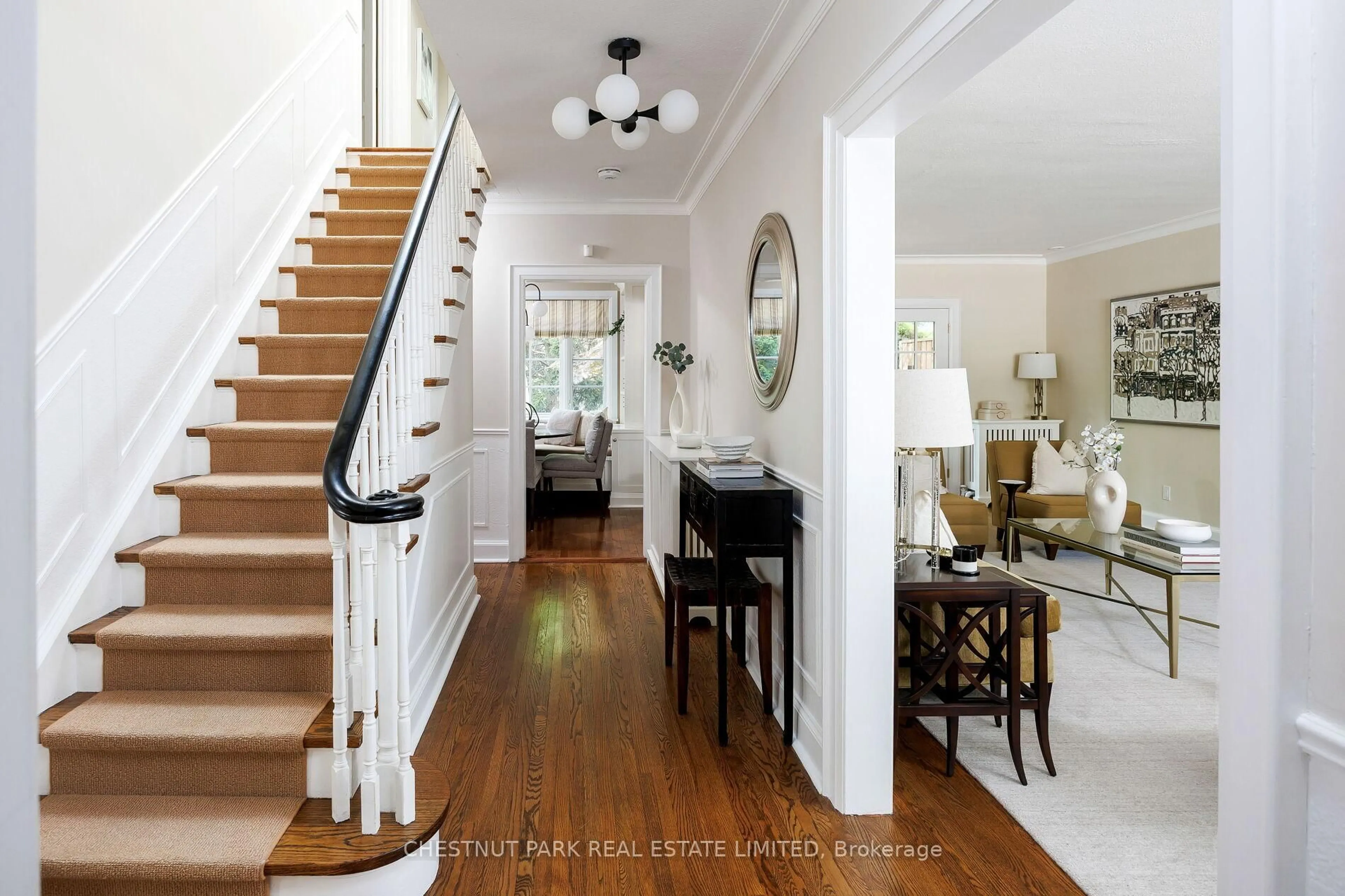 Indoor entryway for 270 Oriole Pkwy, Toronto Ontario M5P 2H3