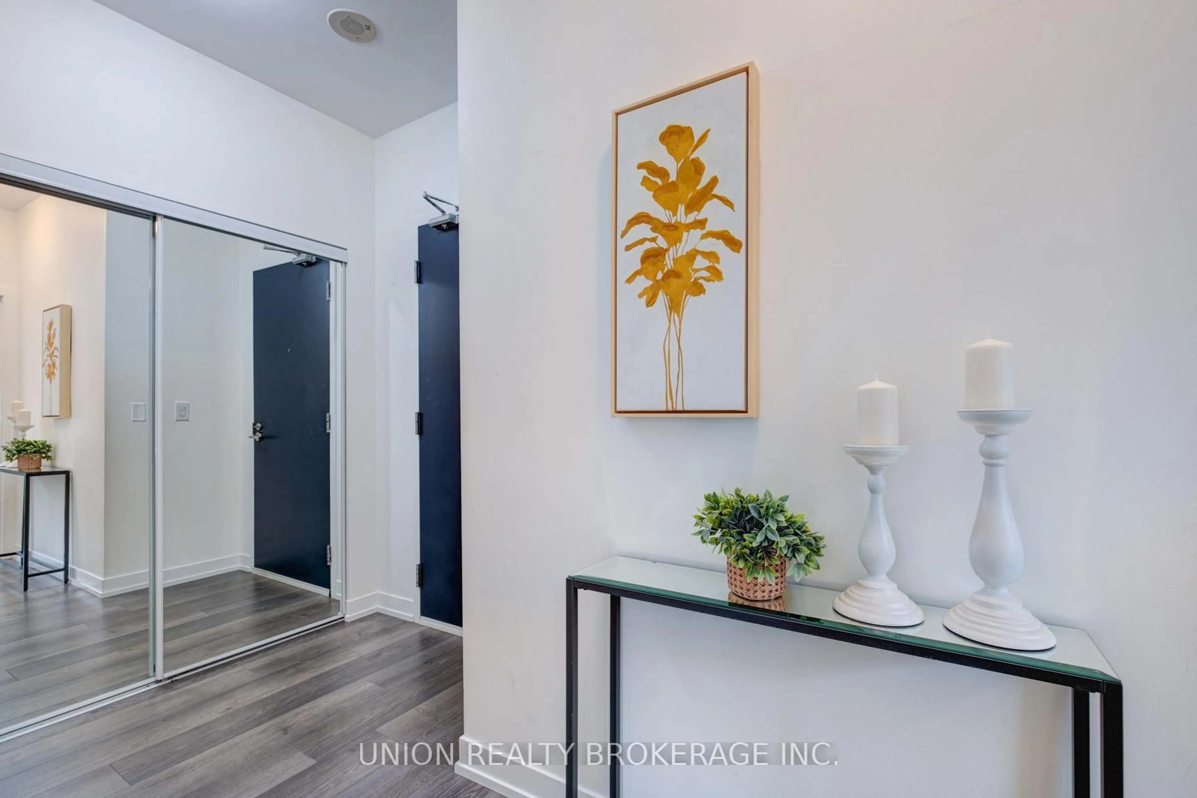 Indoor entryway for 105 George St #405, Toronto Ontario M5A 0L4