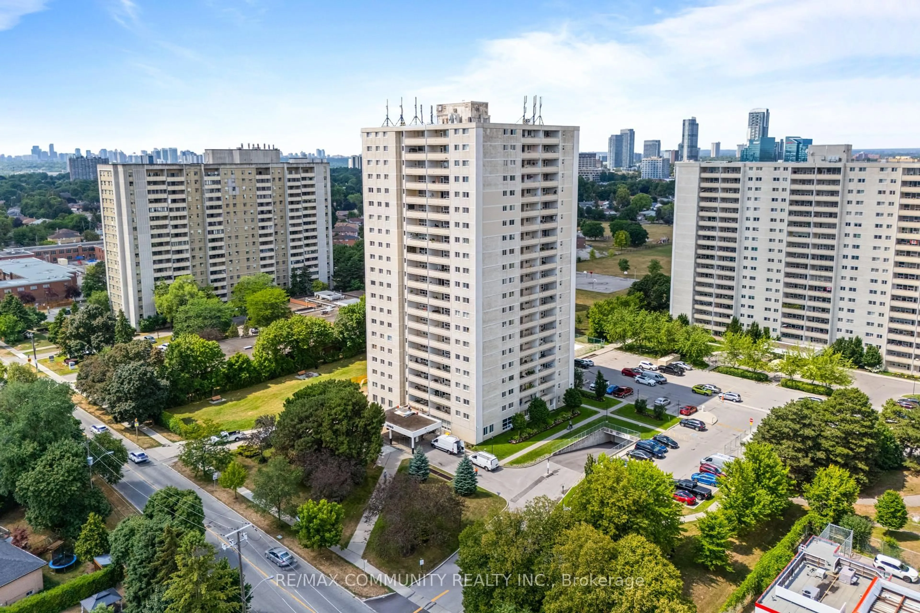 A pic from outside/outdoor area/front of a property/back of a property/a pic from drone, city buildings view from balcony for 1350 York Mills Rd #507, Toronto Ontario M3A 2A1