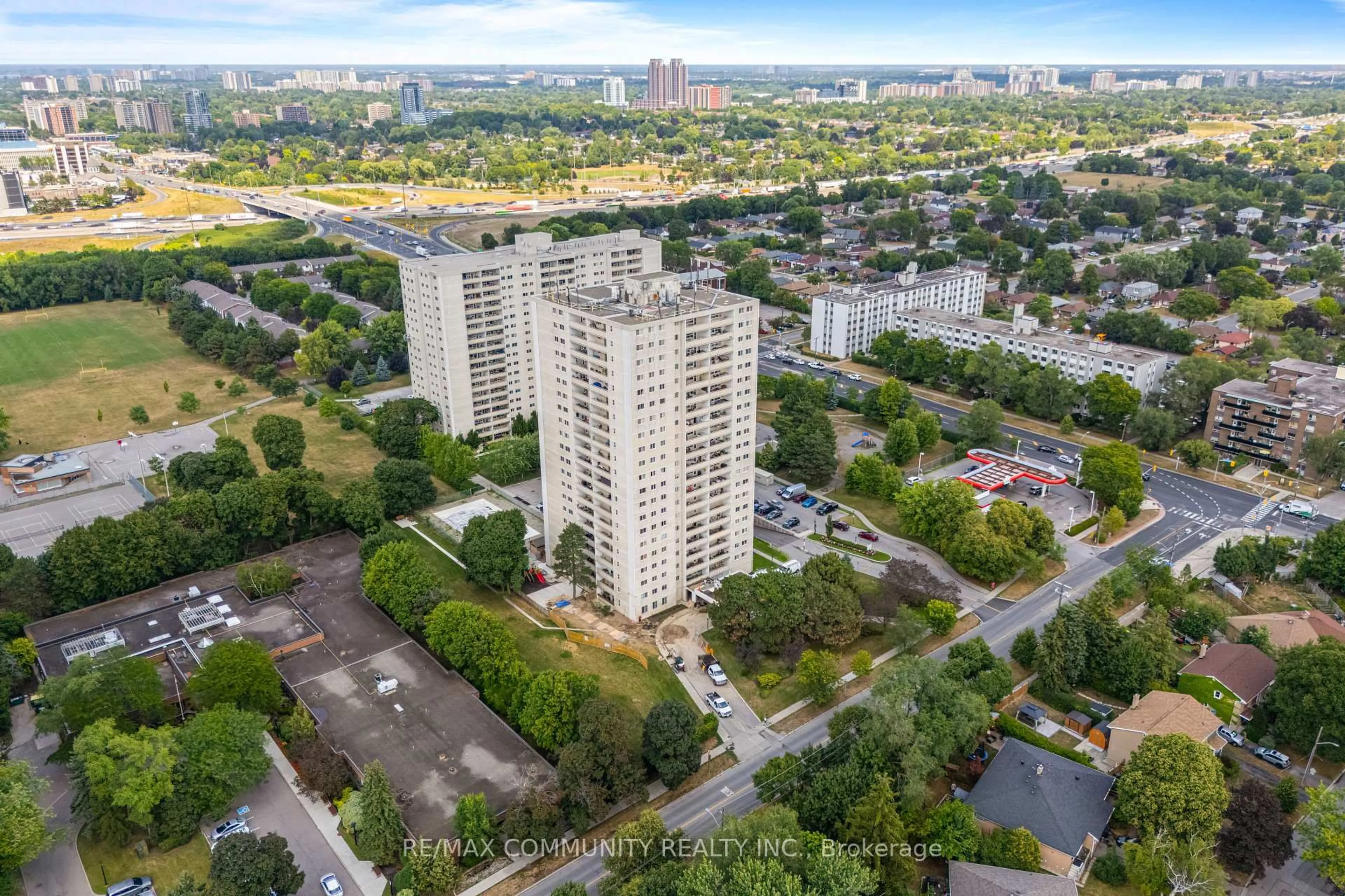 A pic from outside/outdoor area/front of a property/back of a property/a pic from drone, city buildings view from balcony for 1350 York Mills Rd #507, Toronto Ontario M3A 2A1