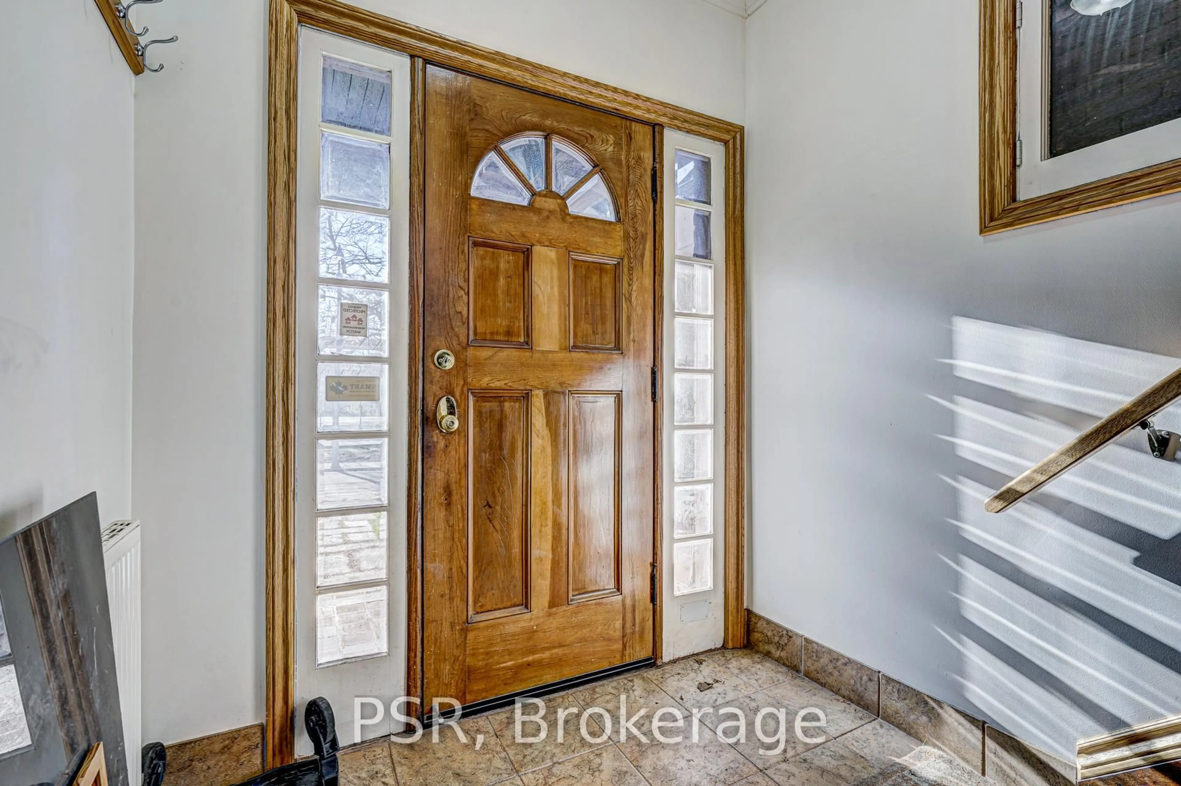 Indoor entryway for 98 Roselawn Ave, Toronto Ontario M4R 1E6
