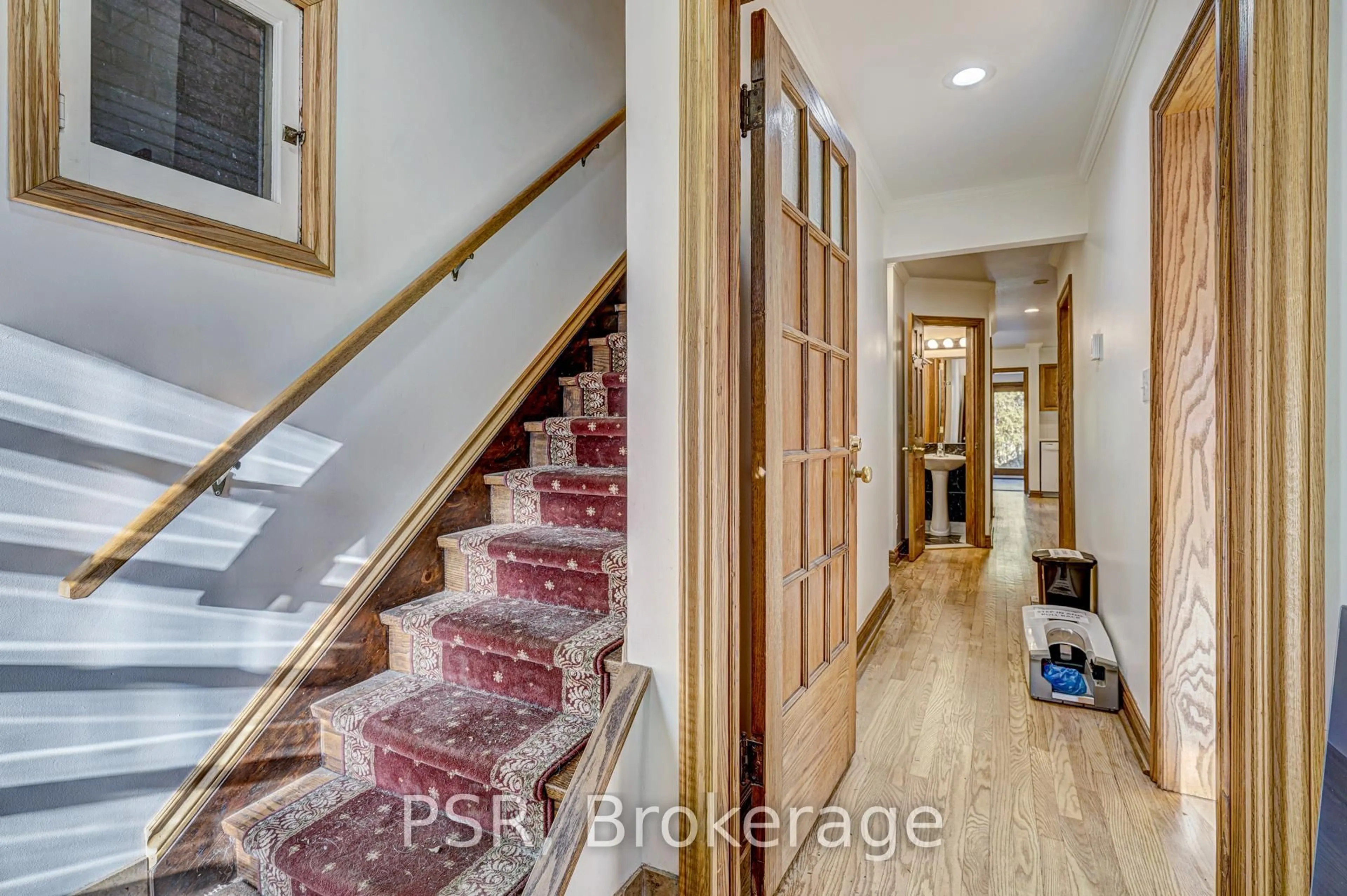 Indoor entryway for 98 Roselawn Ave, Toronto Ontario M4R 1E6