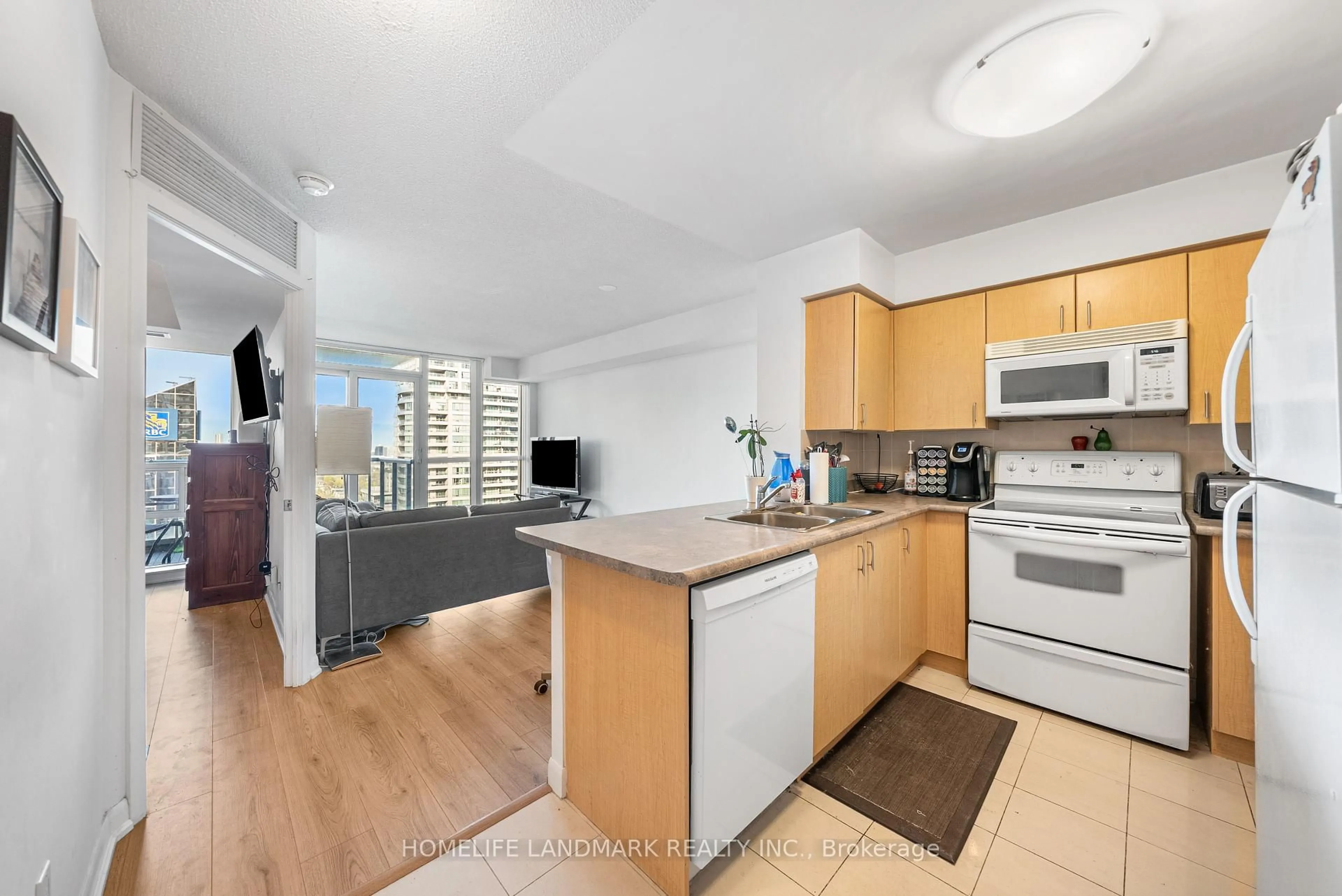 Standard kitchen, unknown for 4978 Yonge St #3202, Toronto Ontario M2N 7G8