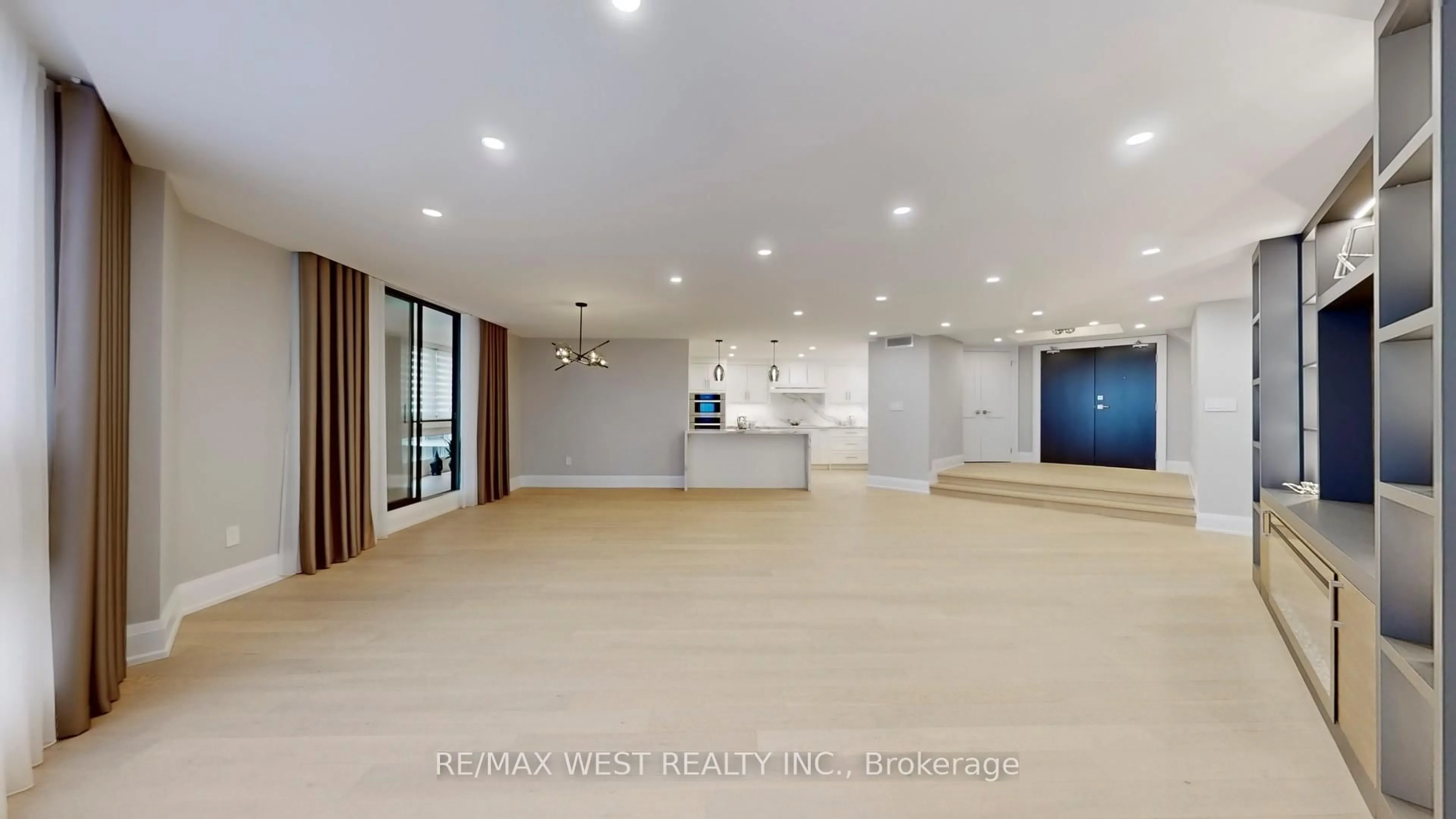 Indoor foyer for 240 Heath St #801, Toronto Ontario M5P 3L5