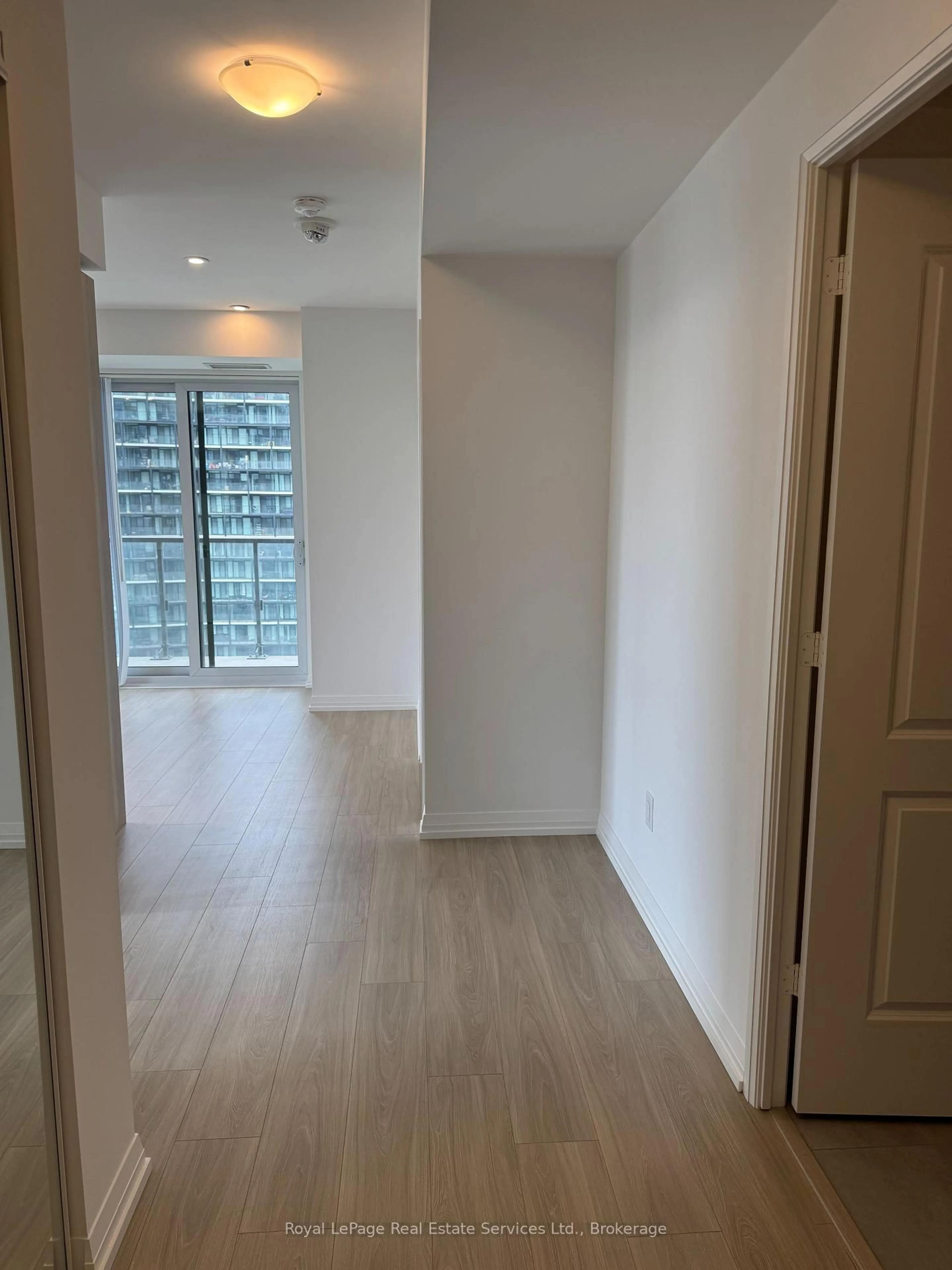 A pic of a room for 28 Widmer St #2725, Toronto Ontario M5V 0T2