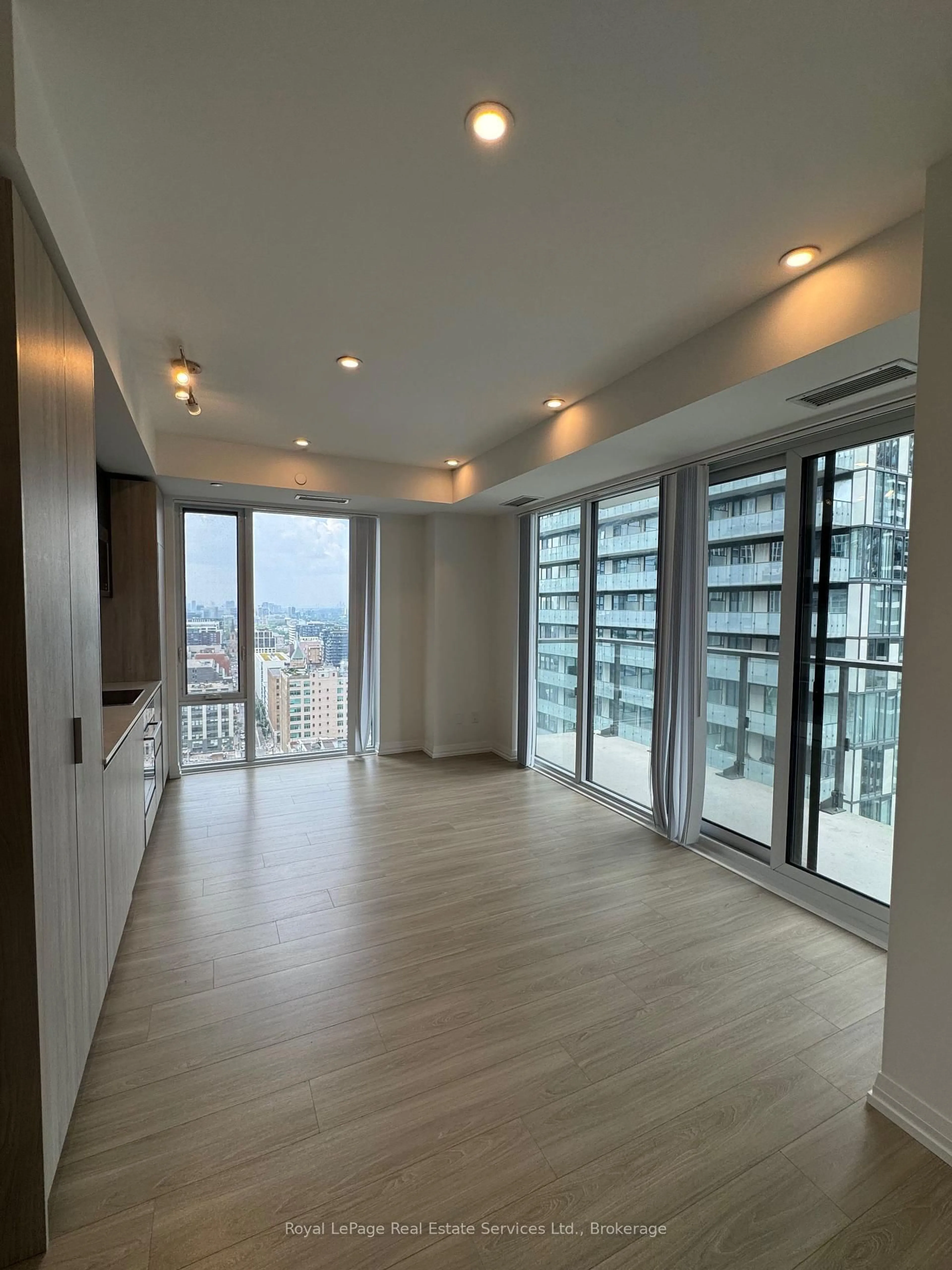 Unknown for 28 Widmer St #2725, Toronto Ontario M5V 0T2