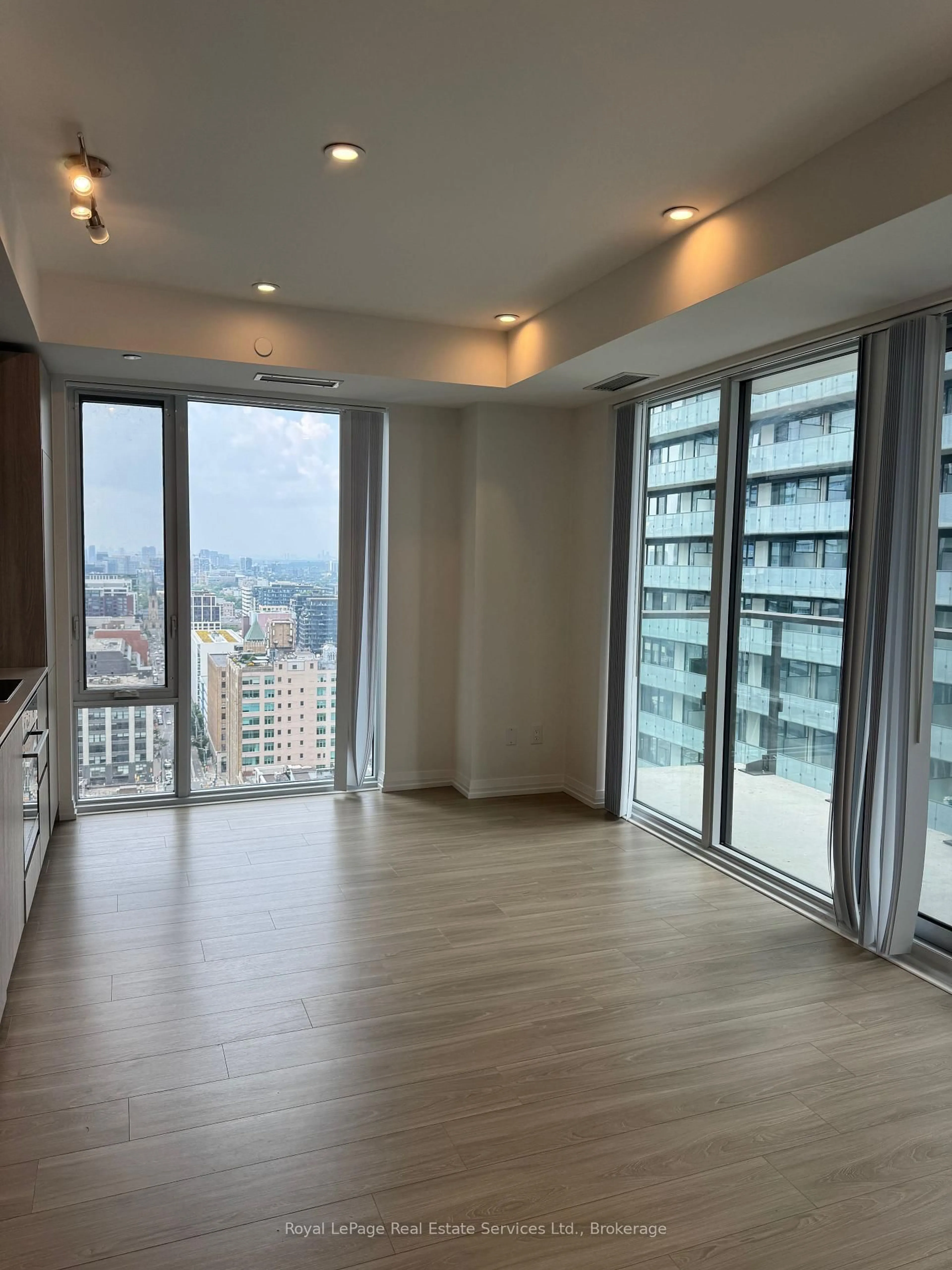 A pic of a room for 28 Widmer St #2725, Toronto Ontario M5V 0T2