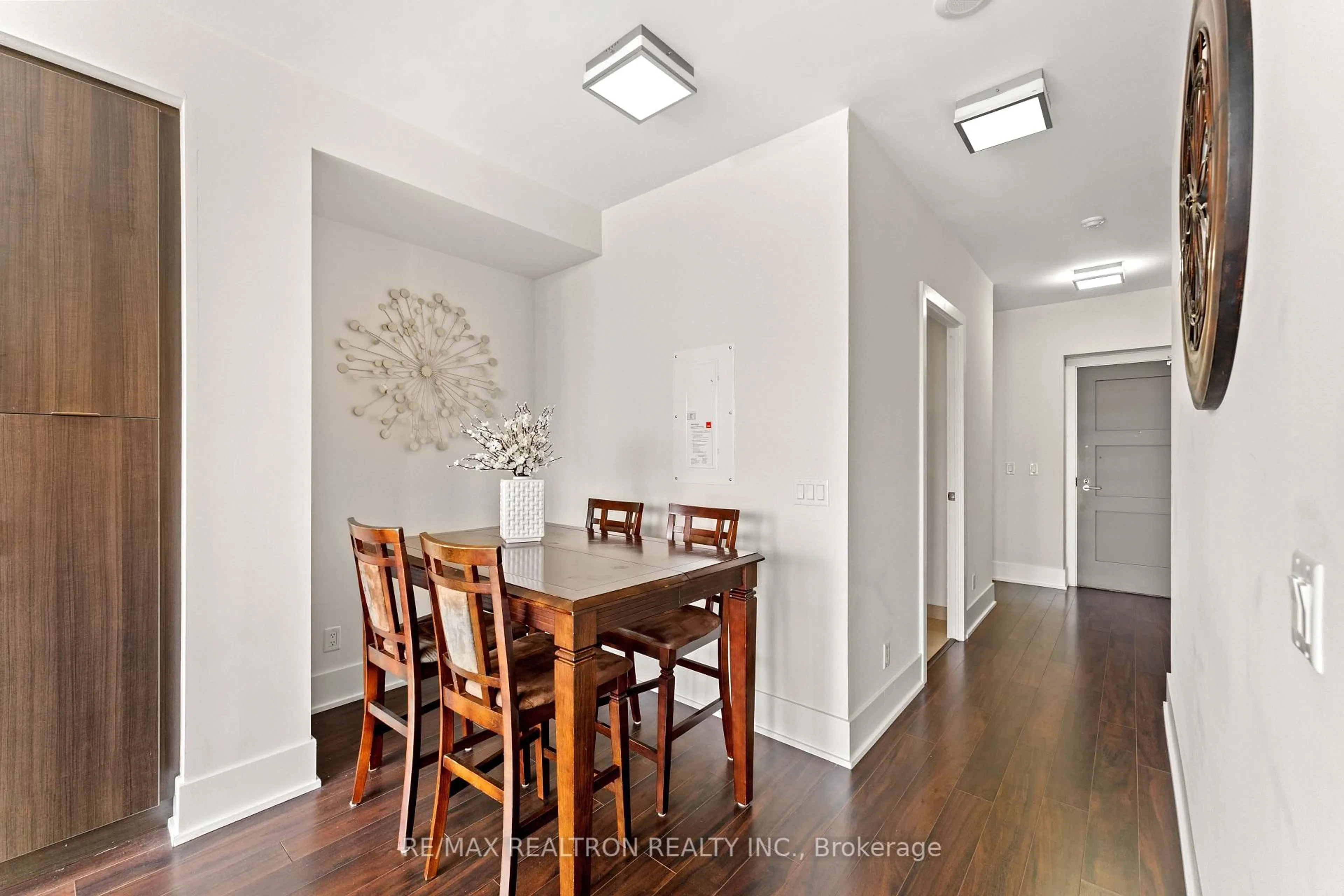 Dining room, wood/laminate floor for 300 Front St #2603, Toronto Ontario M5V 0E9