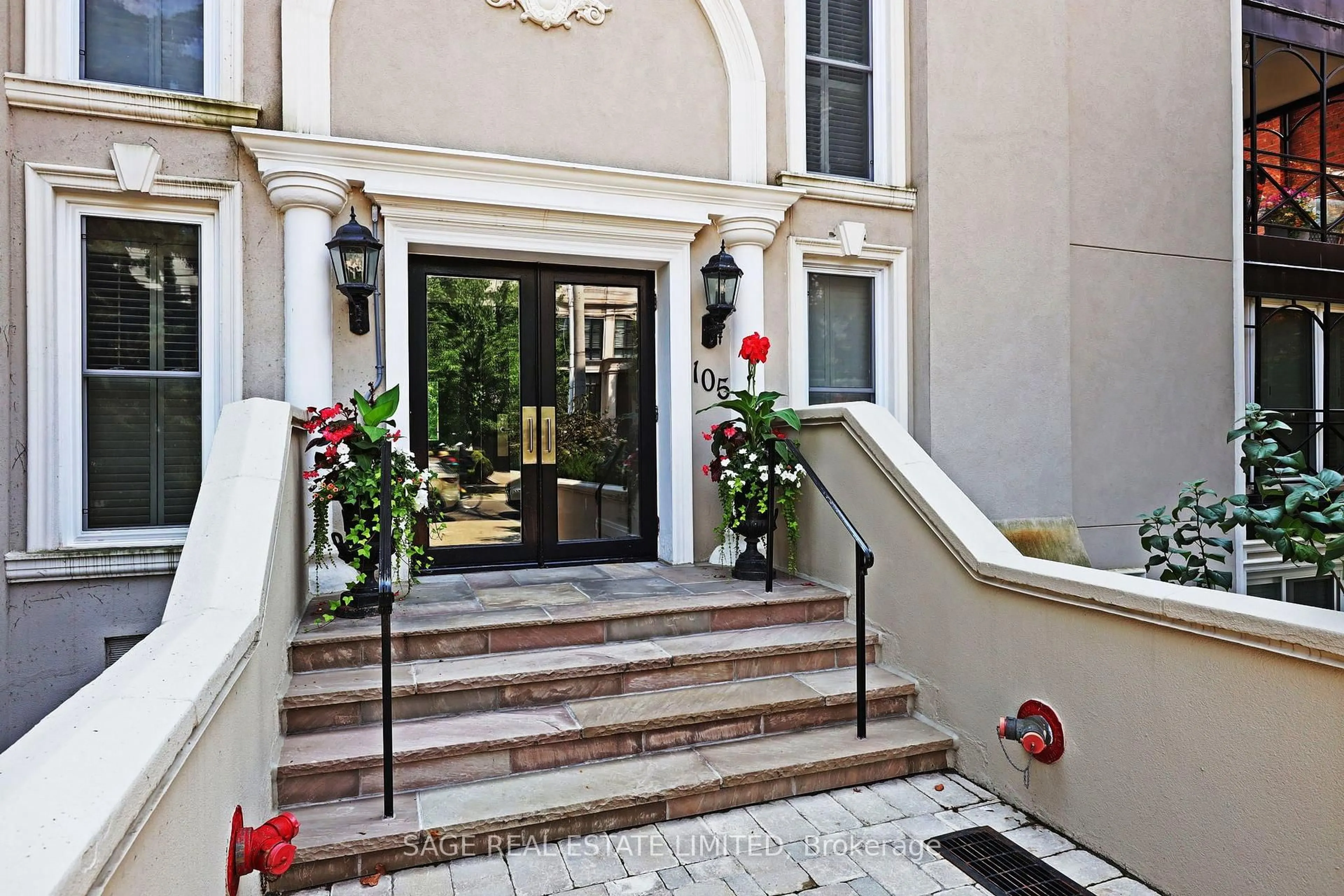 Indoor foyer for 105 Heath St #9, Toronto Ontario M4V 1T5