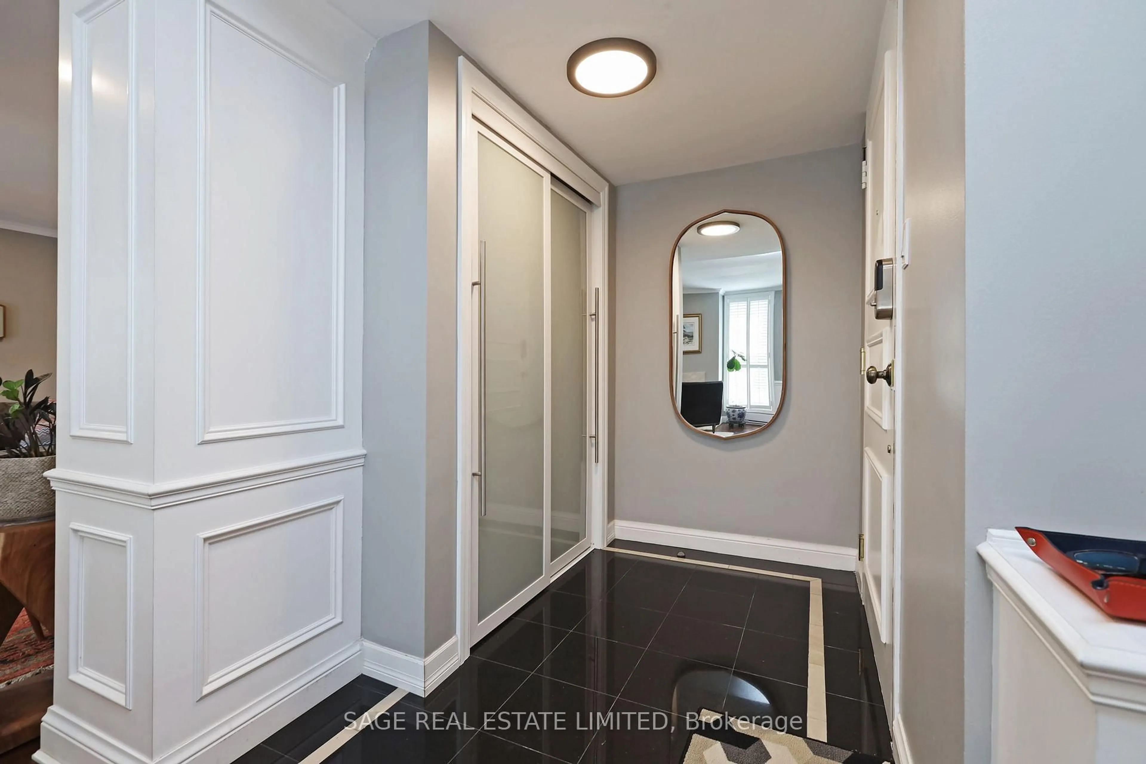 Indoor entryway for 105 Heath St #9, Toronto Ontario M4V 1T5